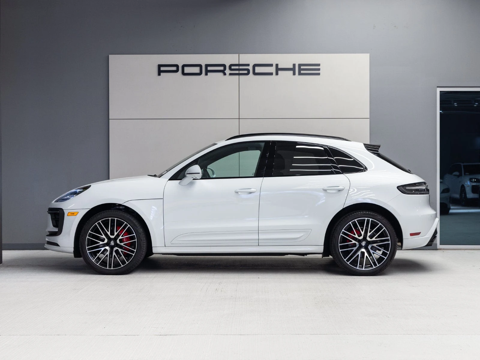 2026 Porsche Macan S (95B), 2/20