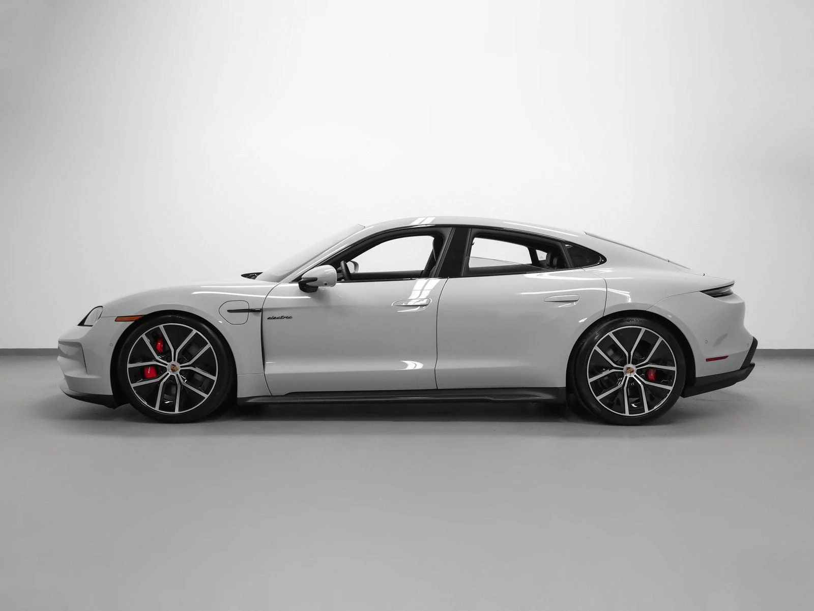 2026 Porsche Taycan GTS (2025 Update), 2/20