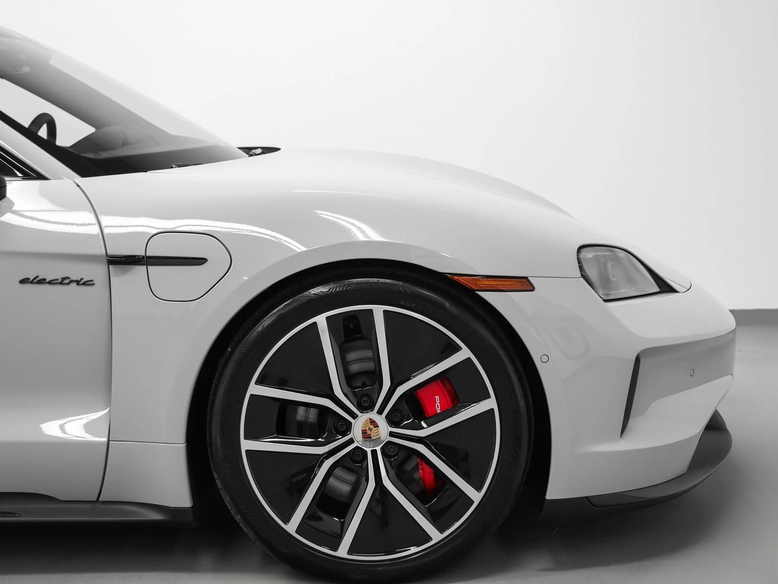 2026 Porsche Taycan GTS (2025 Update), 16/20