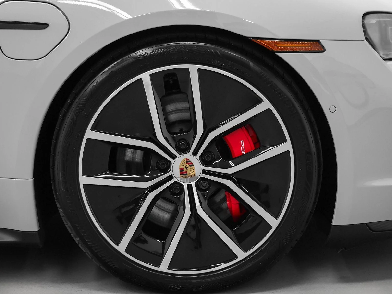 2026 Porsche Taycan GTS (2025 Update), 17/20