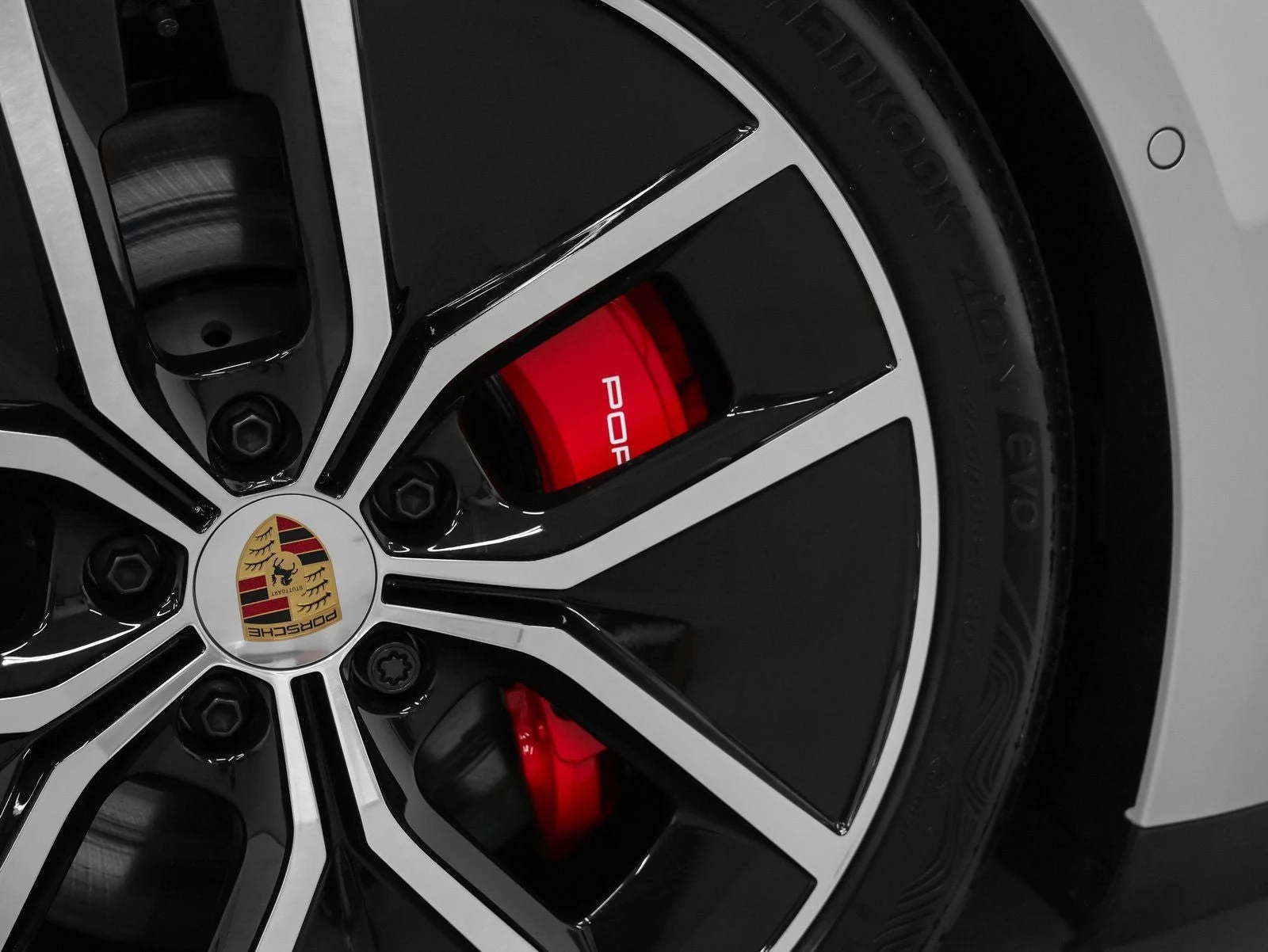 2026 Porsche Taycan GTS (2025 Update), 18/20