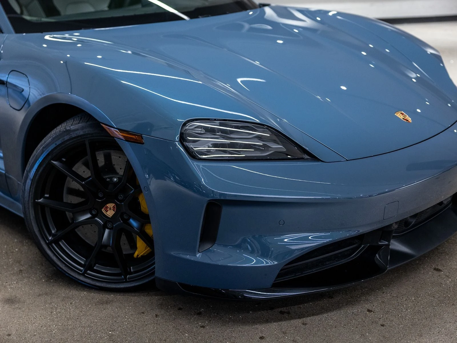 2026 Porsche Taycan GTS (2025 Update), 17/20