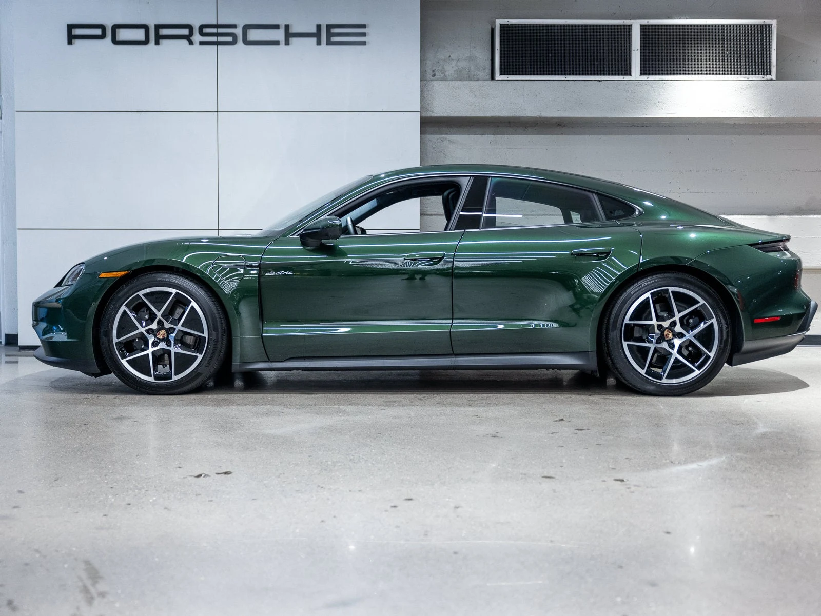 2026 Porsche Taycan 4 Sedan (2025 Update), 2/20