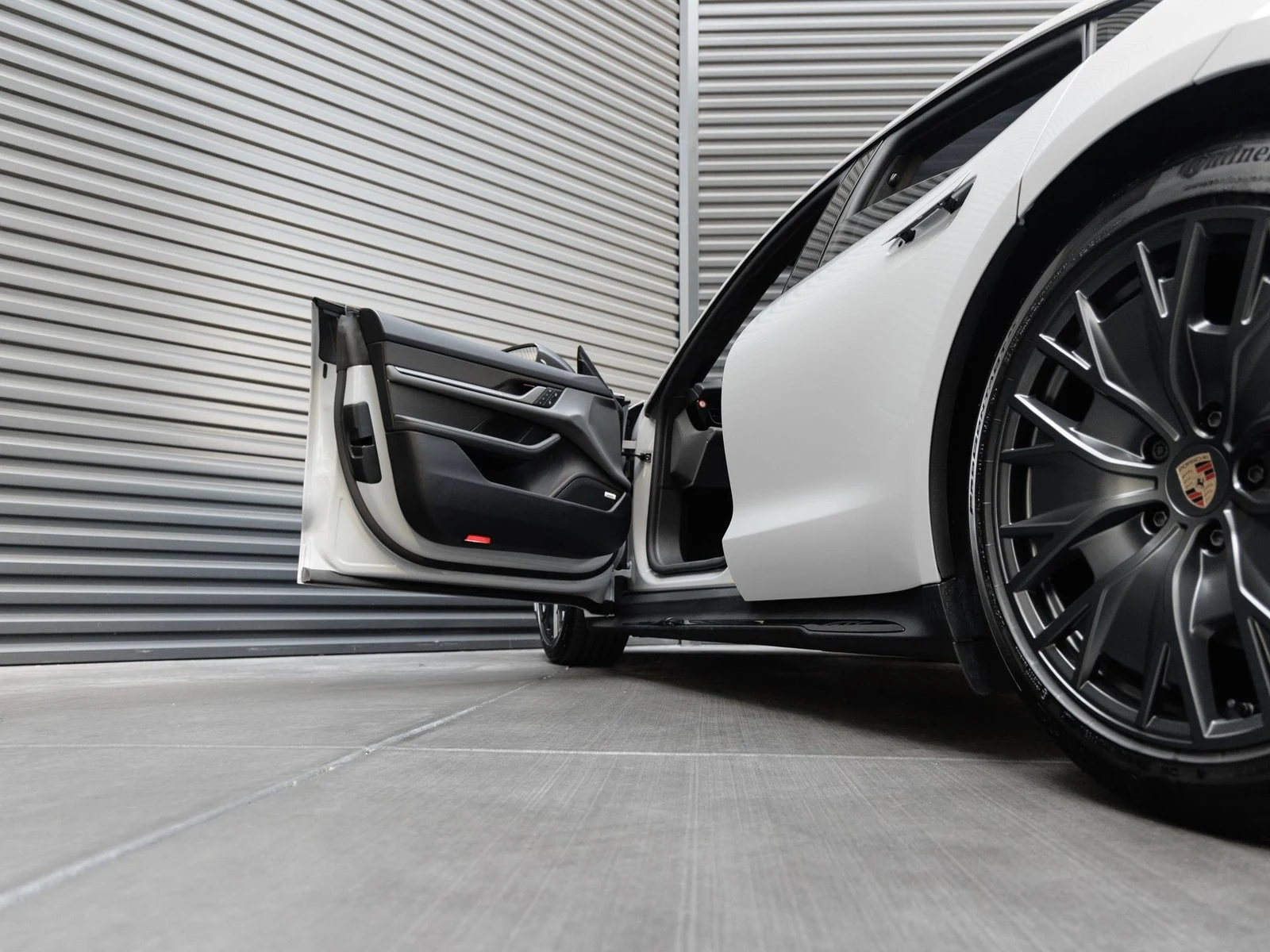 2026 Porsche Taycan GTS (2025 Update), 15/20