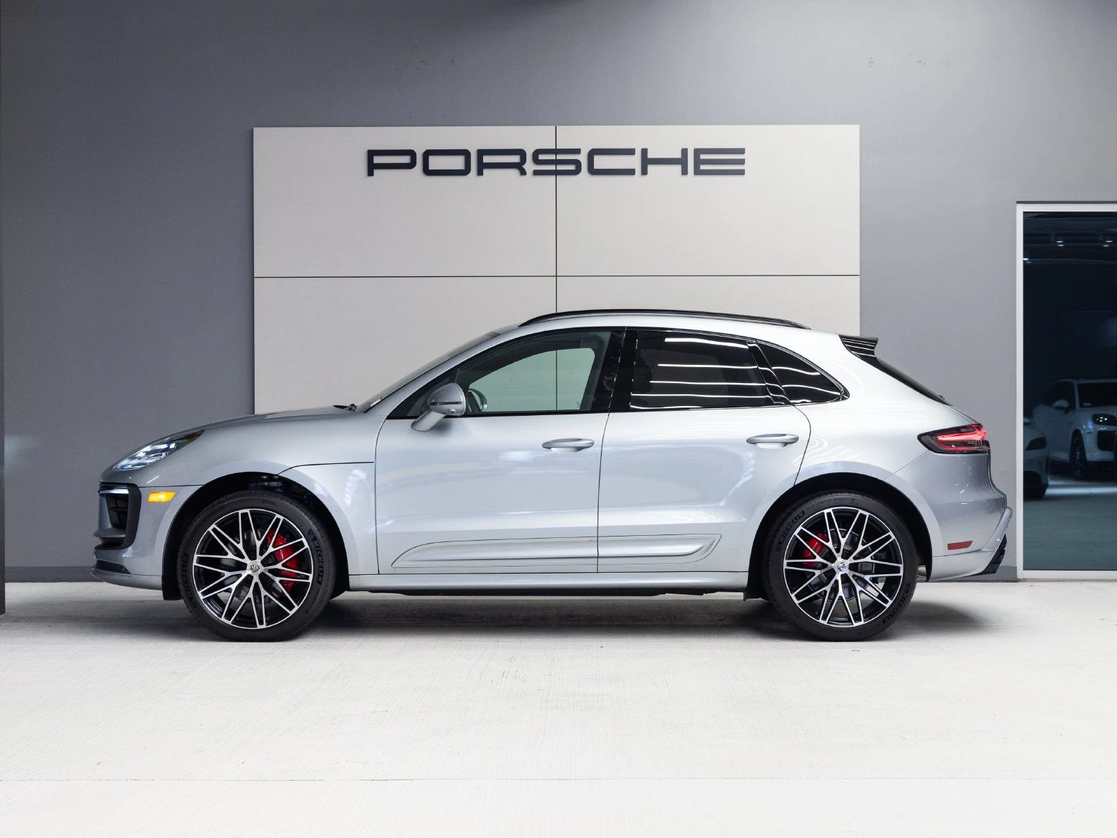 2026 Porsche Macan S (95B), 2/20