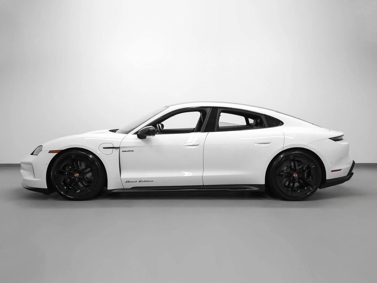 2026 Porsche Taycan 4 Black Edition (2025 Update), 2/20