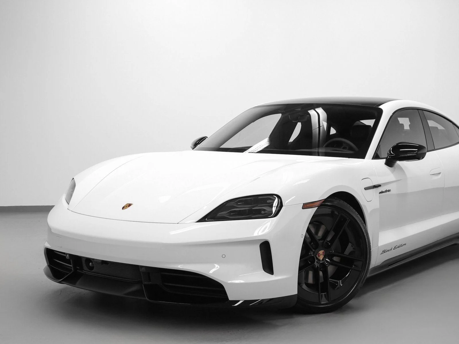 2026 Porsche Taycan 4 Black Edition (2025 Update), 6/20