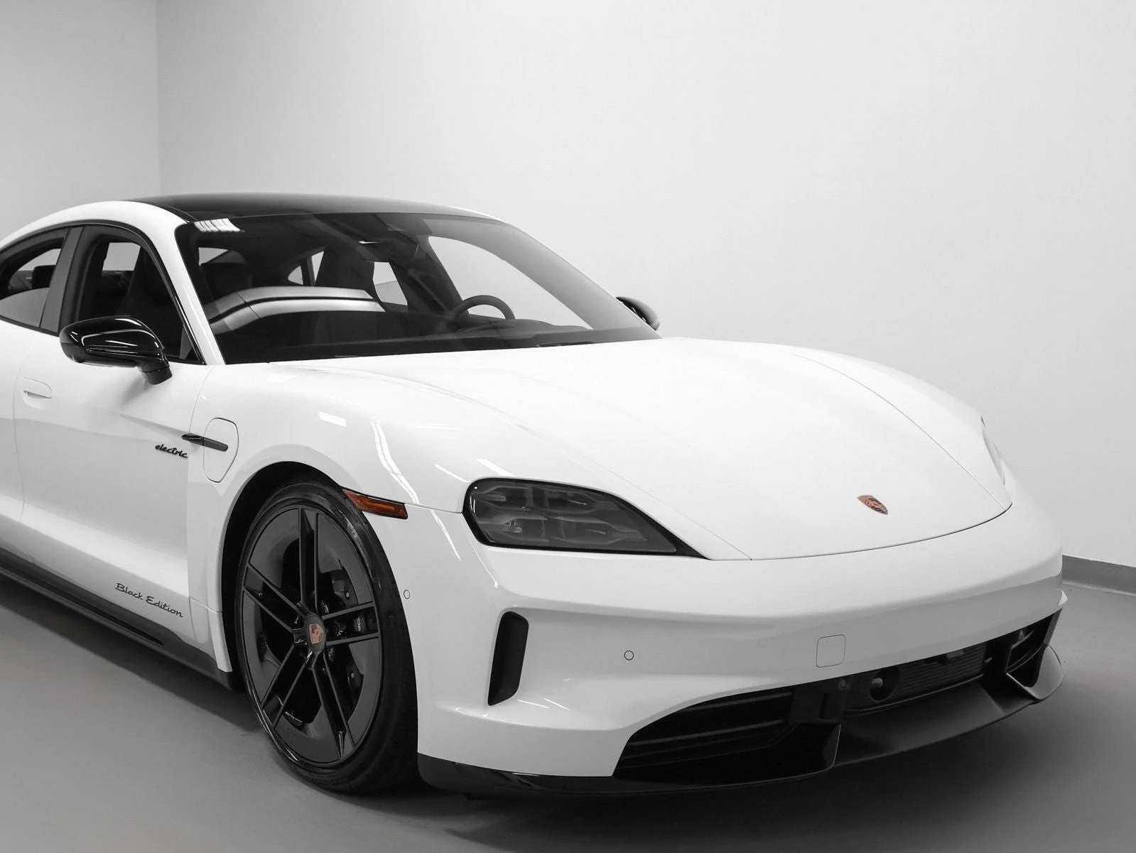 2026 Porsche Taycan 4 Black Edition (2025 Update), 8/20