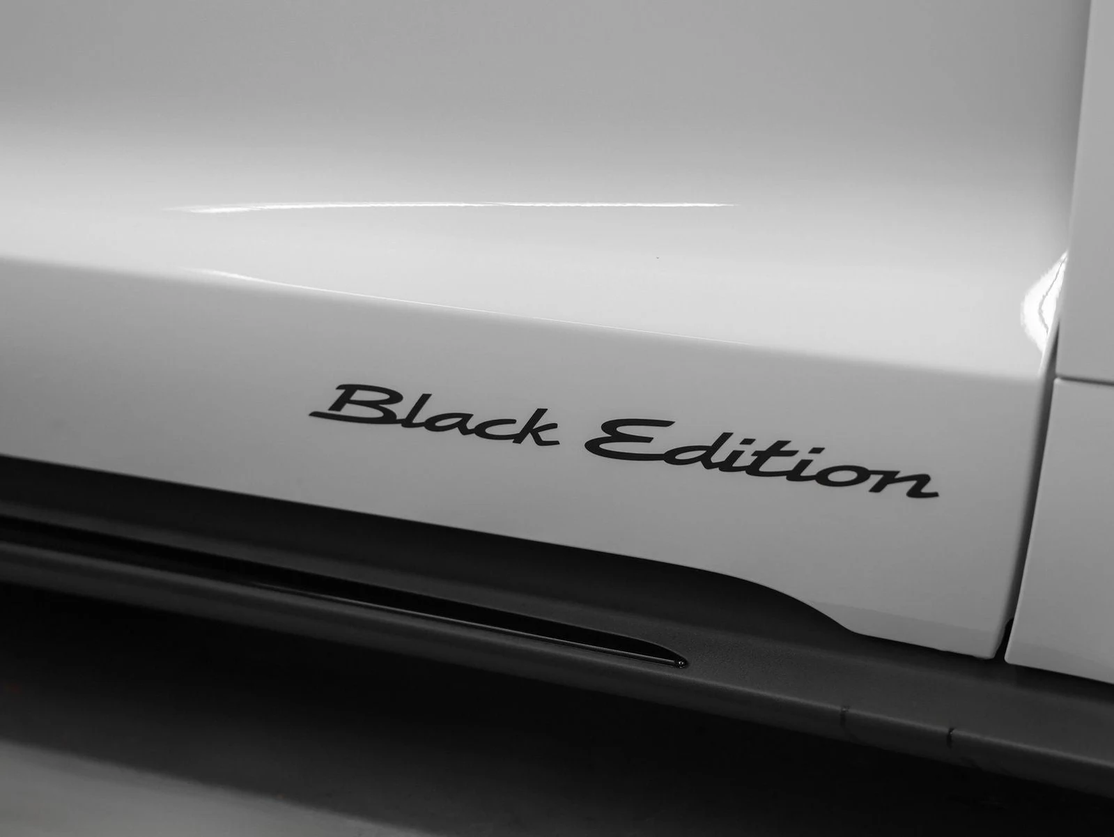 2026 Porsche Taycan 4 Black Edition (2025 Update), 16/20