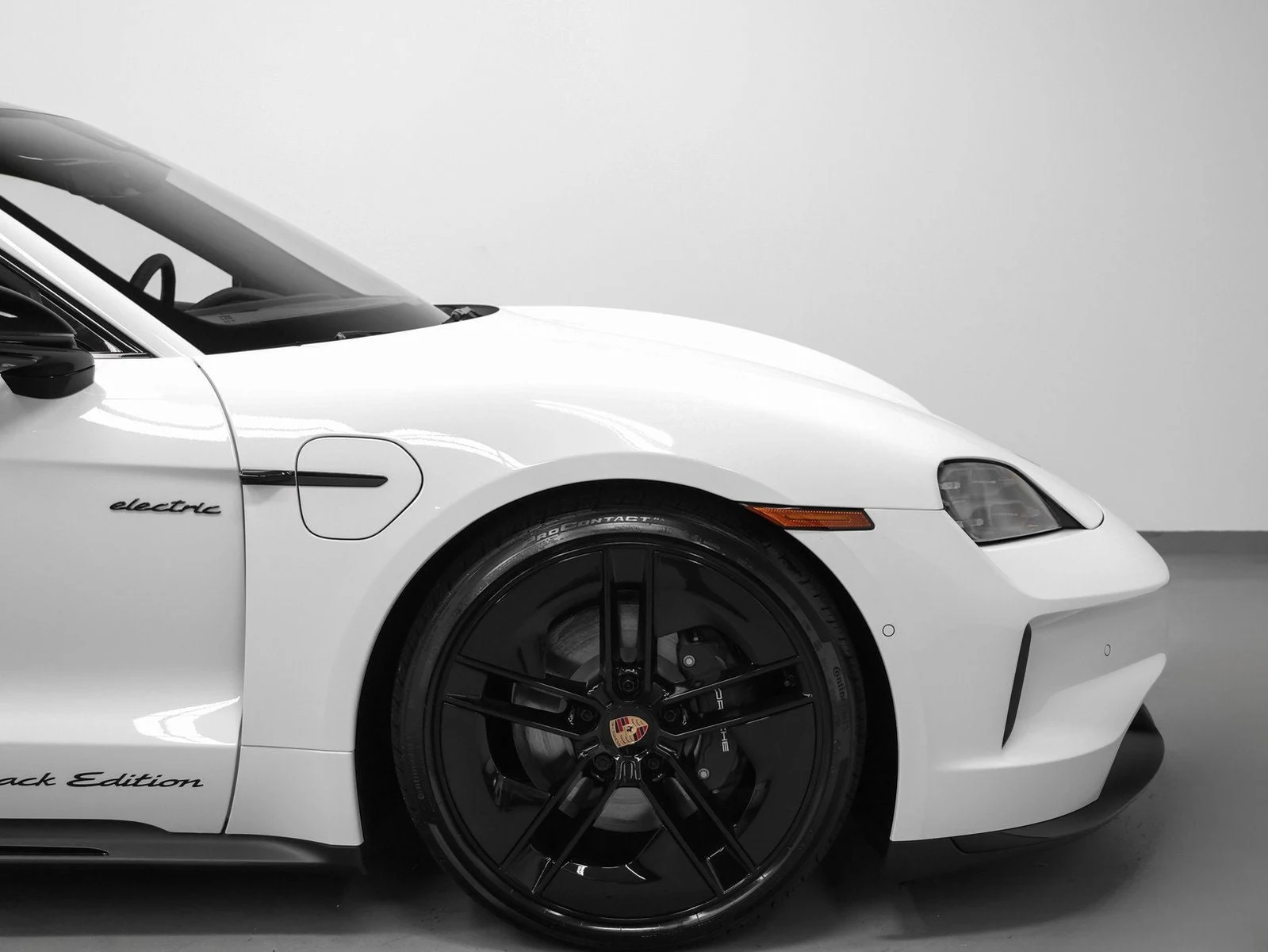2026 Porsche Taycan 4 Black Edition (2025 Update), 17/20