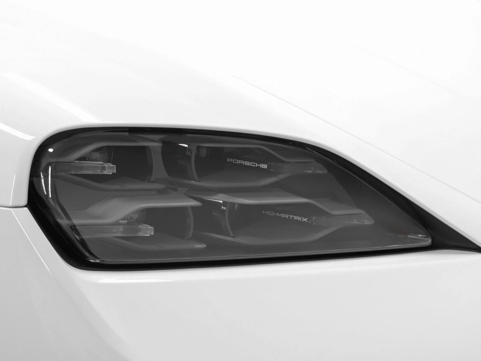 2026 Porsche Taycan 4 Black Edition (2025 Update), 19/20