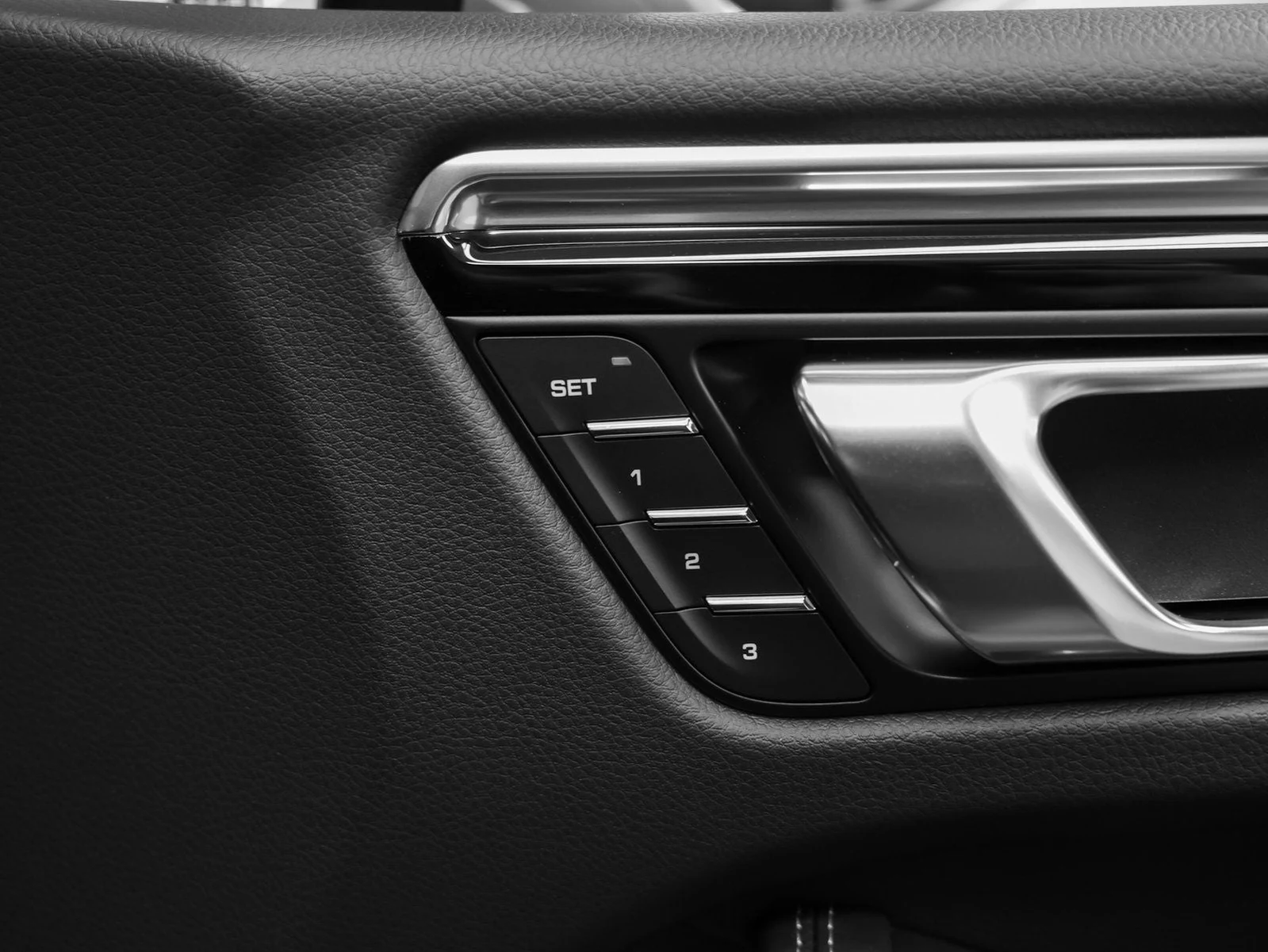 2026 Porsche Macan (95B), 19/20