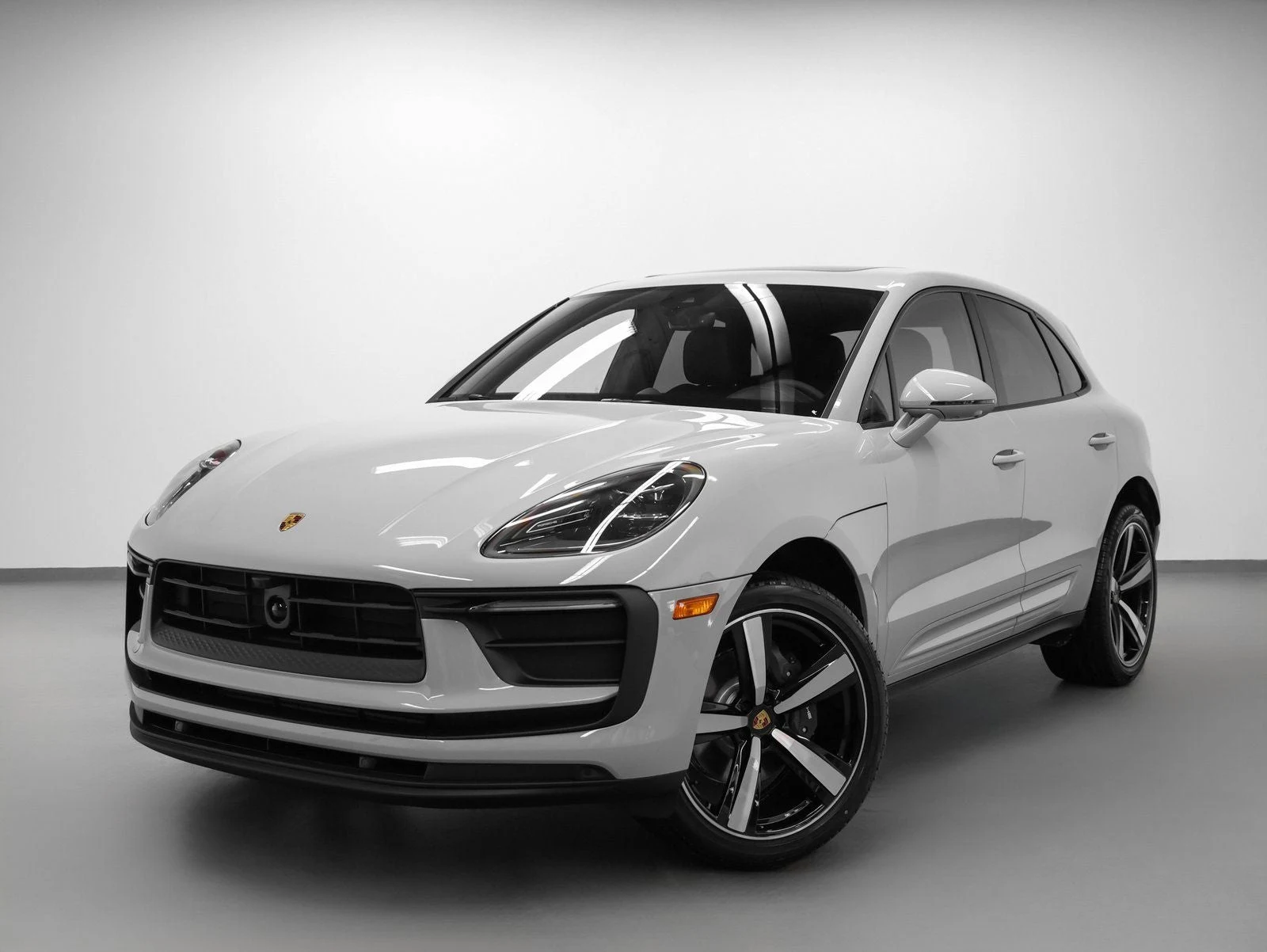 Porsche Macan (95B) · Chalk · Indigo Auto Group