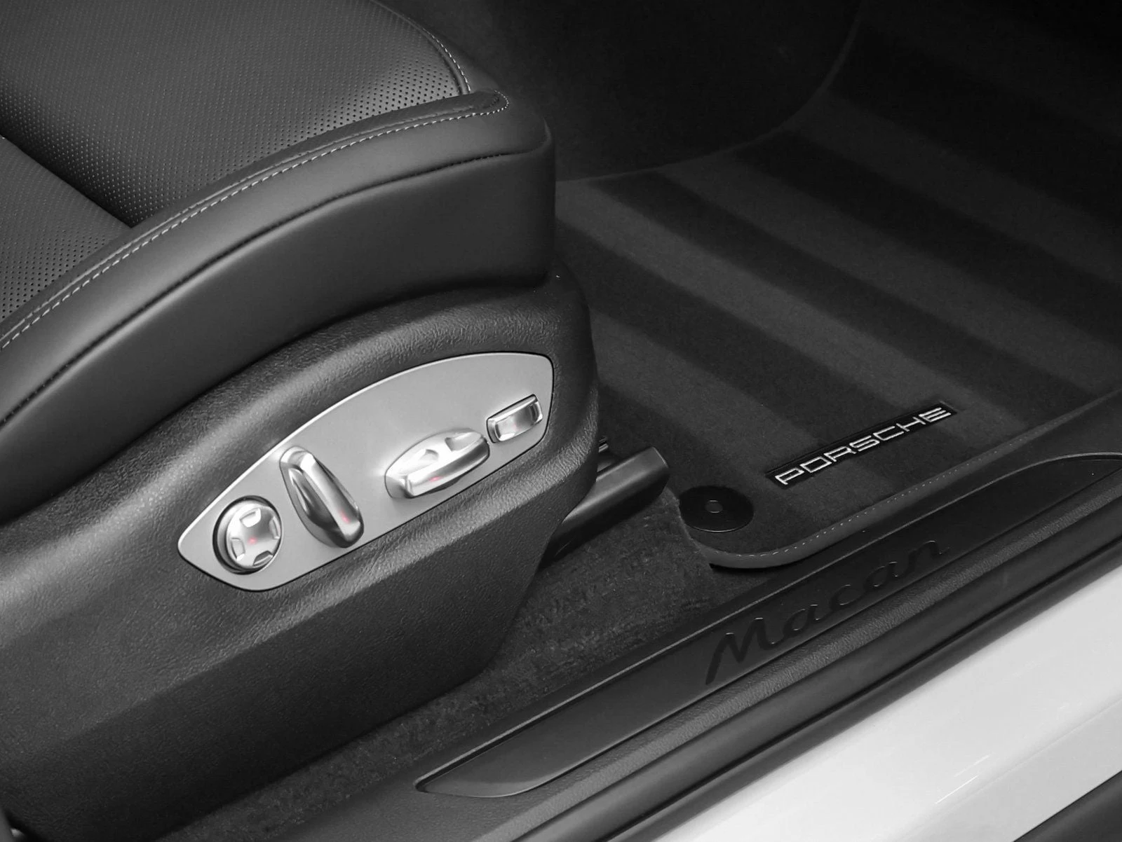 2026 Porsche Macan (95B), 18/20