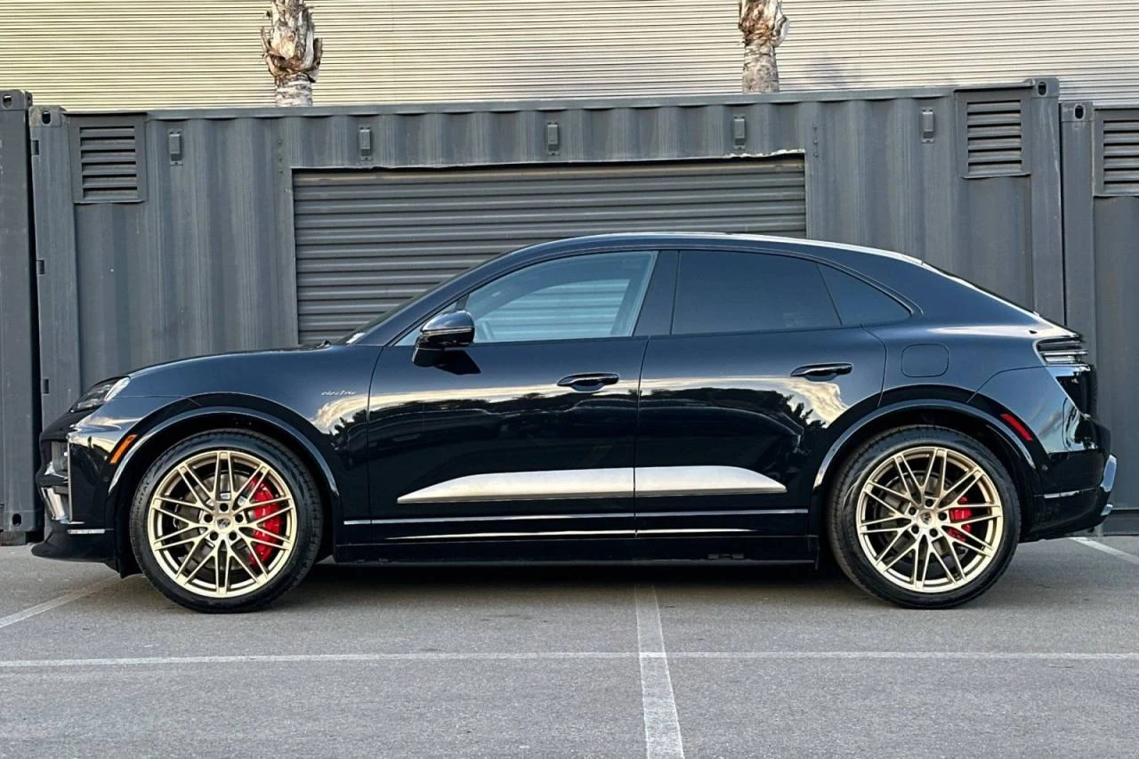 2026 Porsche Macan Turbo Electric (XAB), 2/20