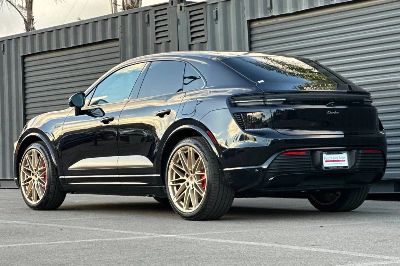 2026 Porsche Macan Turbo Electric (XAB), 3/20