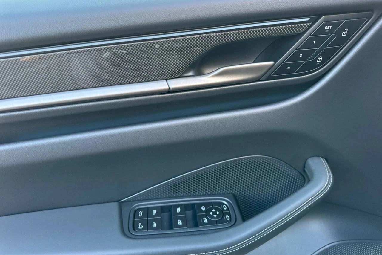 2026 Porsche Macan Turbo Electric (XAB), 12/20
