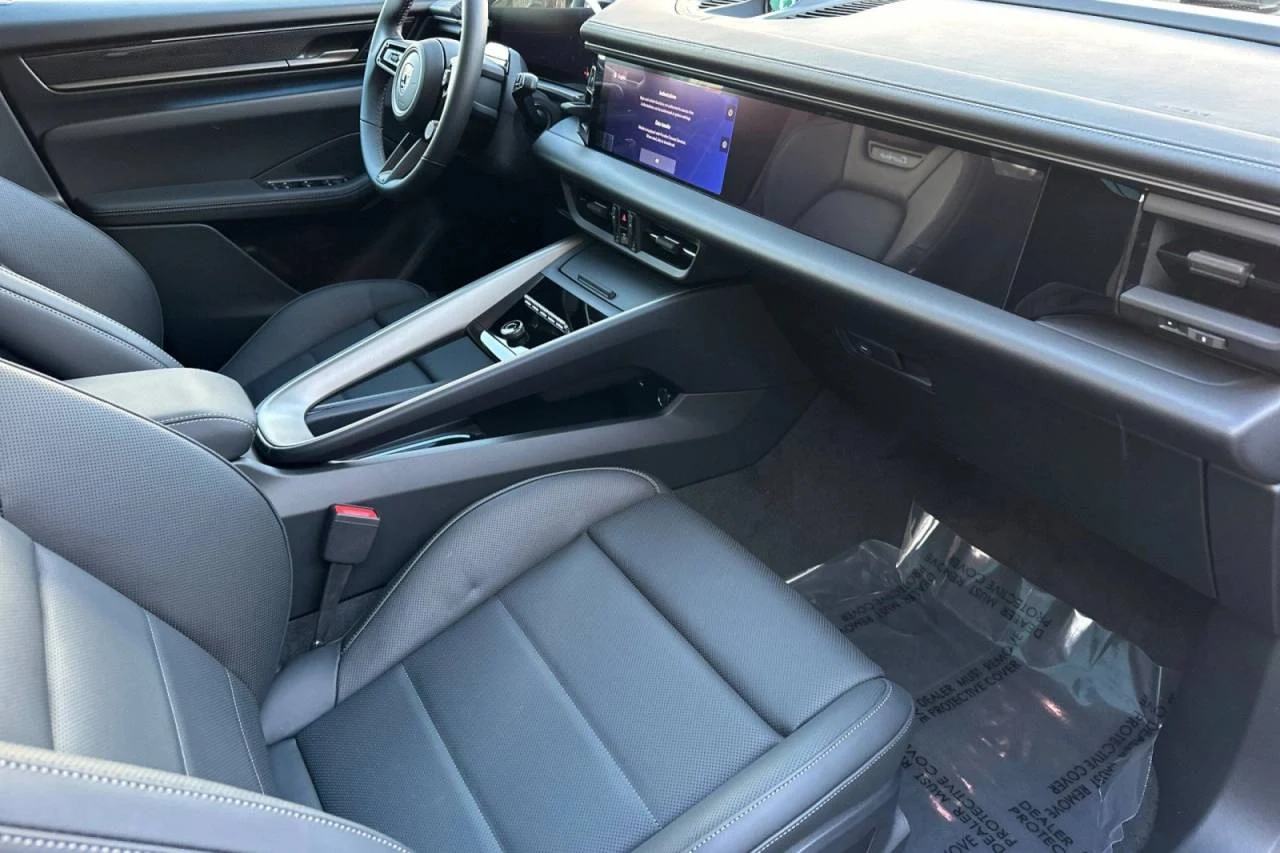 2026 Porsche Macan Turbo Electric (XAB), 16/20