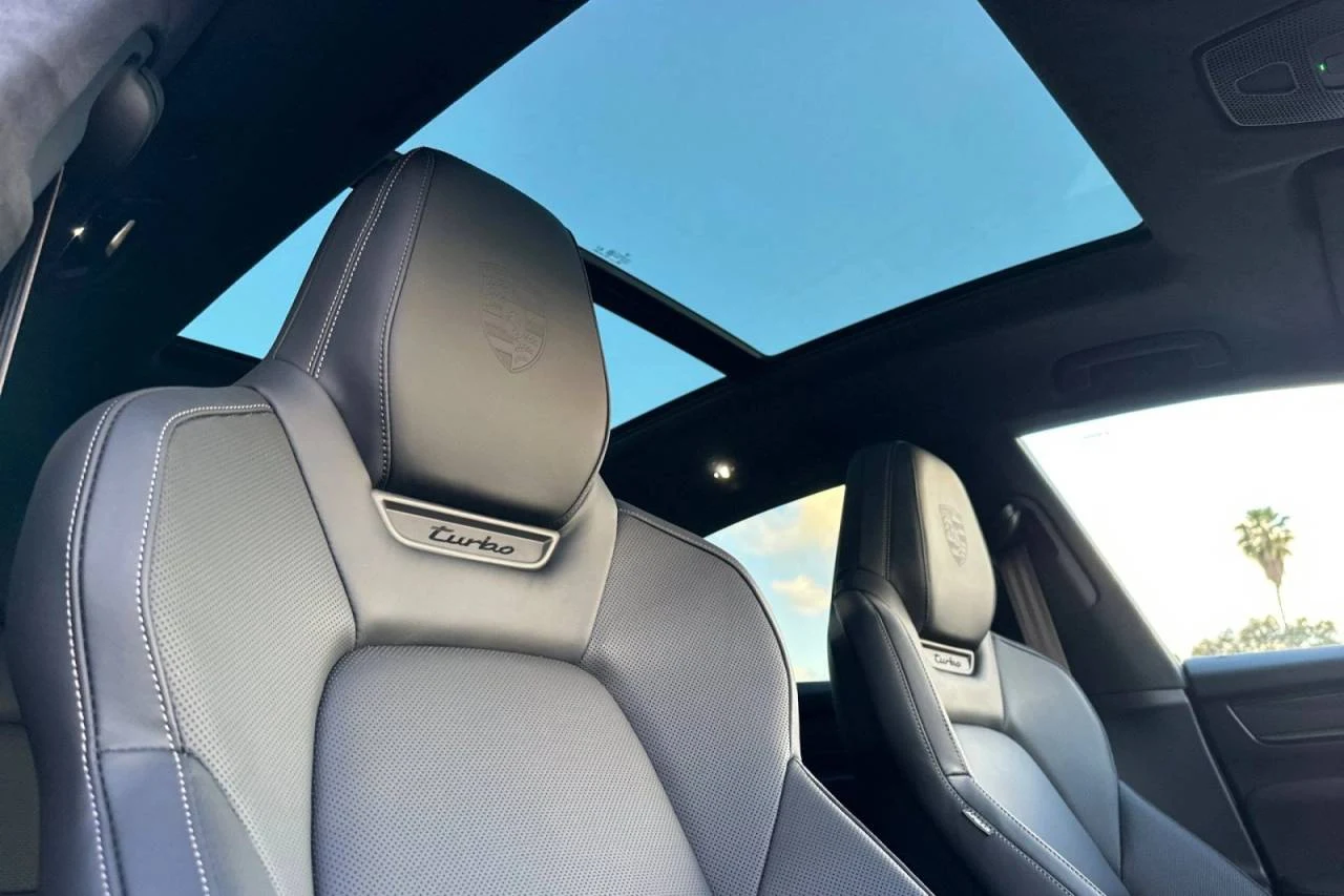 2026 Porsche Macan Turbo Electric (XAB), 17/20