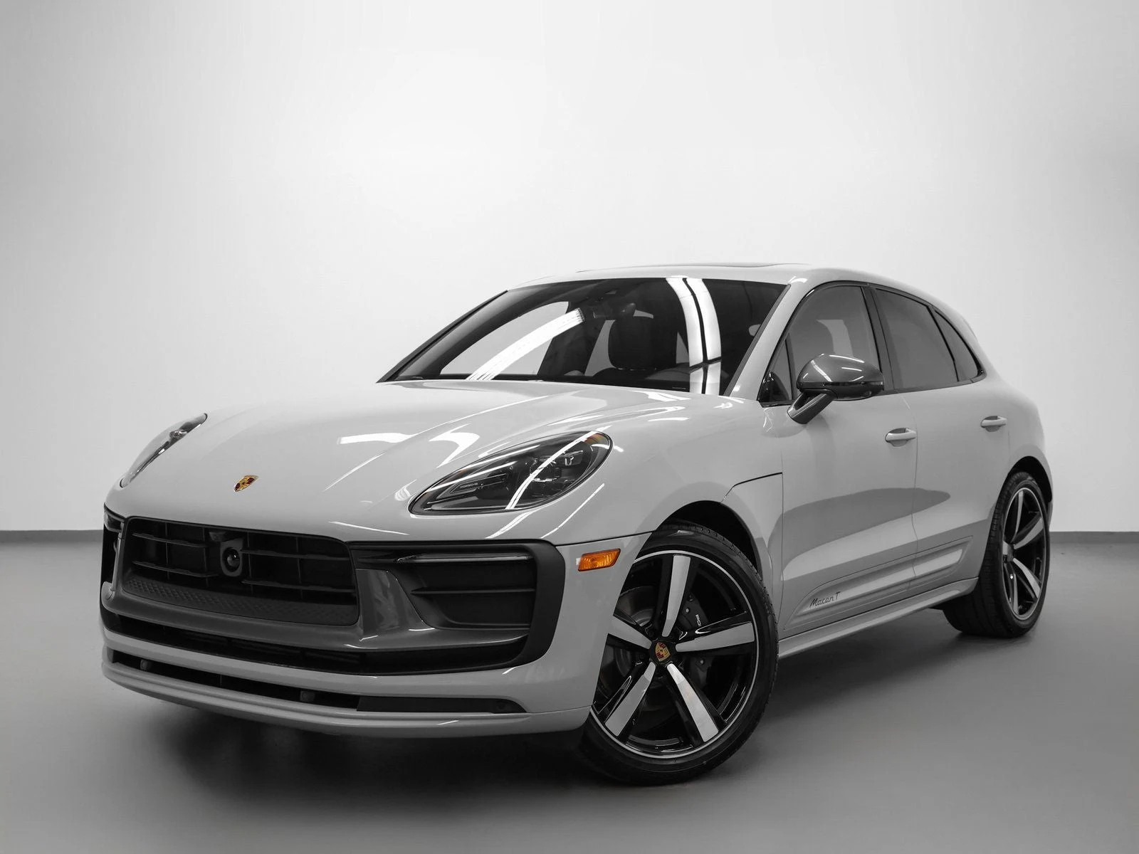 Porsche Macan T (95B) · Chalk · Indigo Auto Group