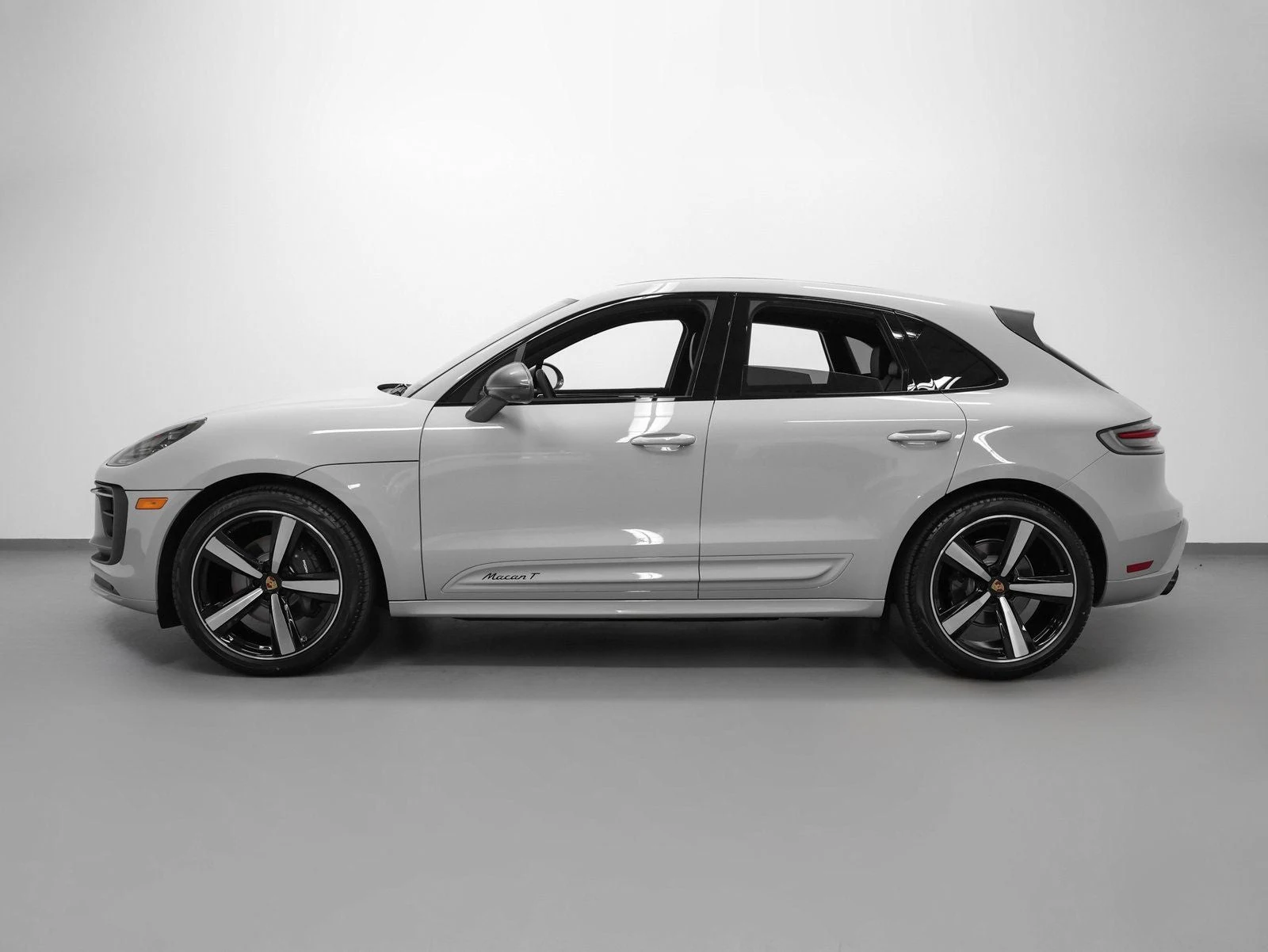 2026 Porsche Macan T (95B), 2/20
