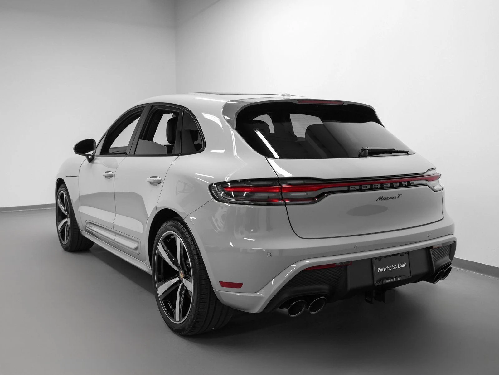 2026 Porsche Macan T (95B), 3/20