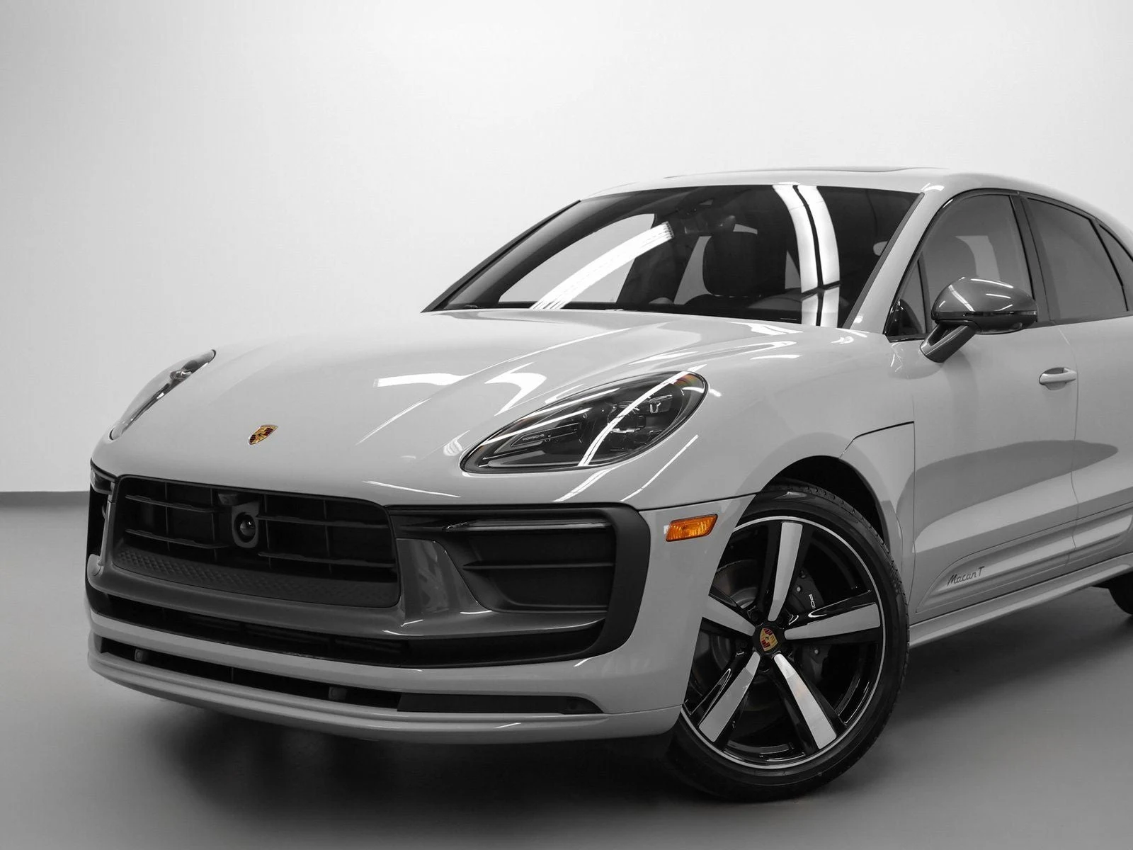 2026 Porsche Macan T (95B), 6/20