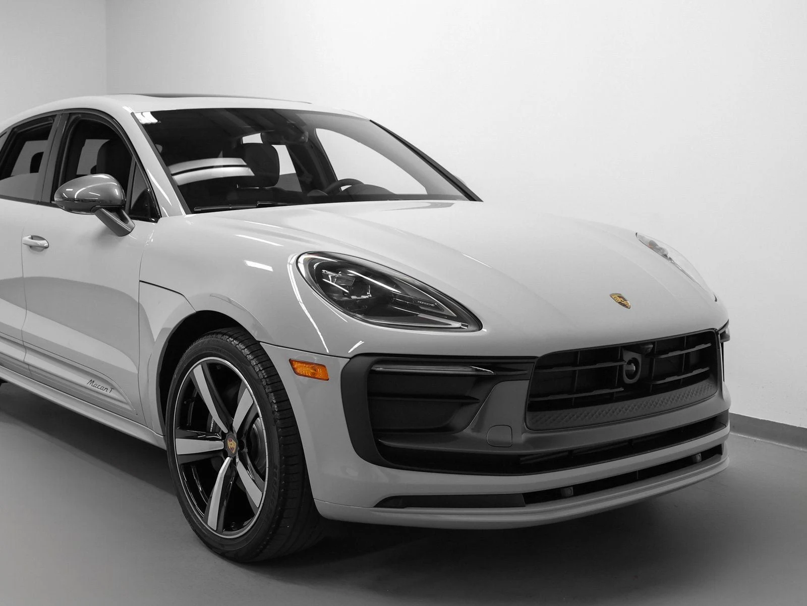 2026 Porsche Macan T (95B), 8/20