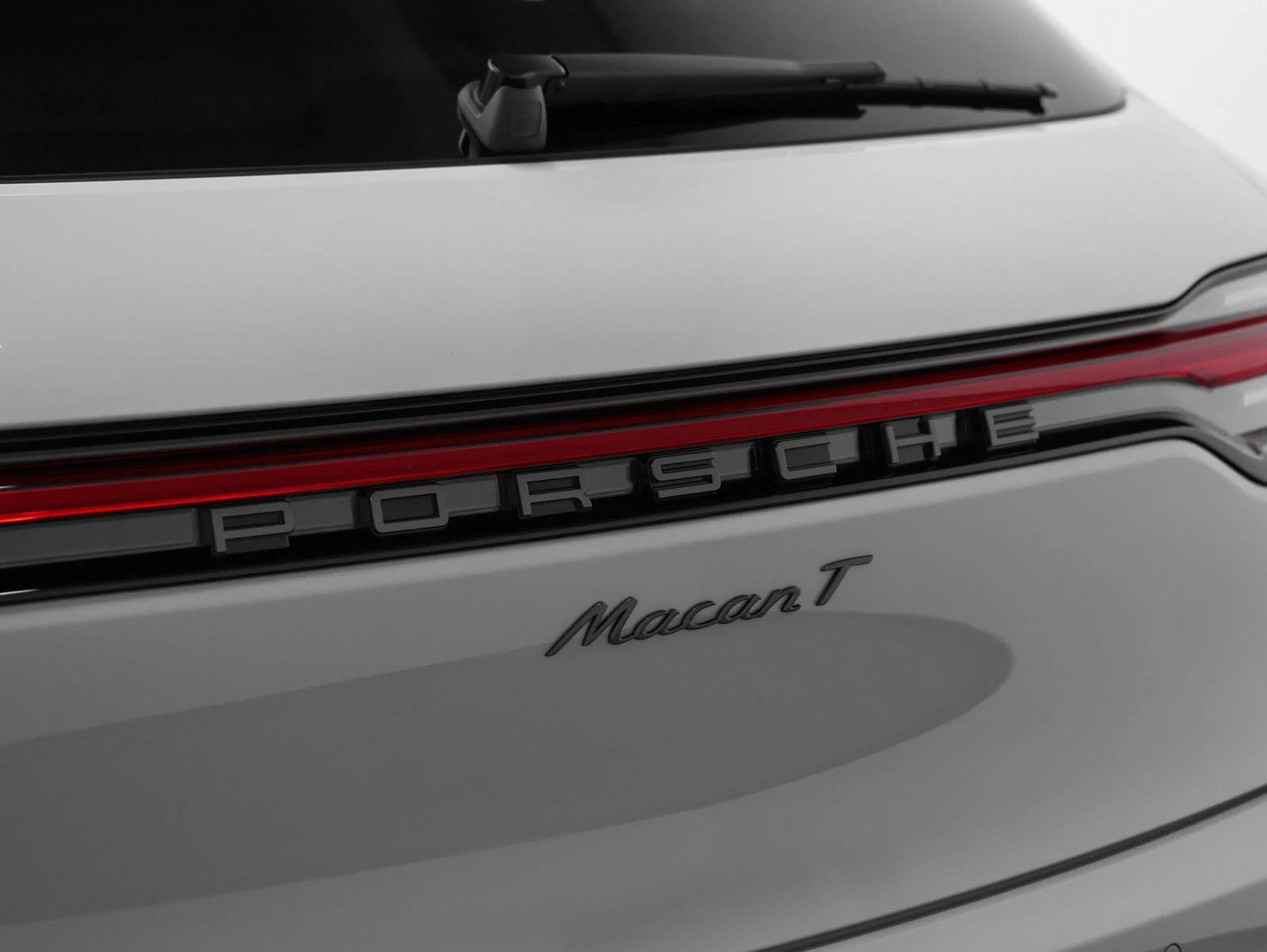 2026 Porsche Macan T (95B), 19/20