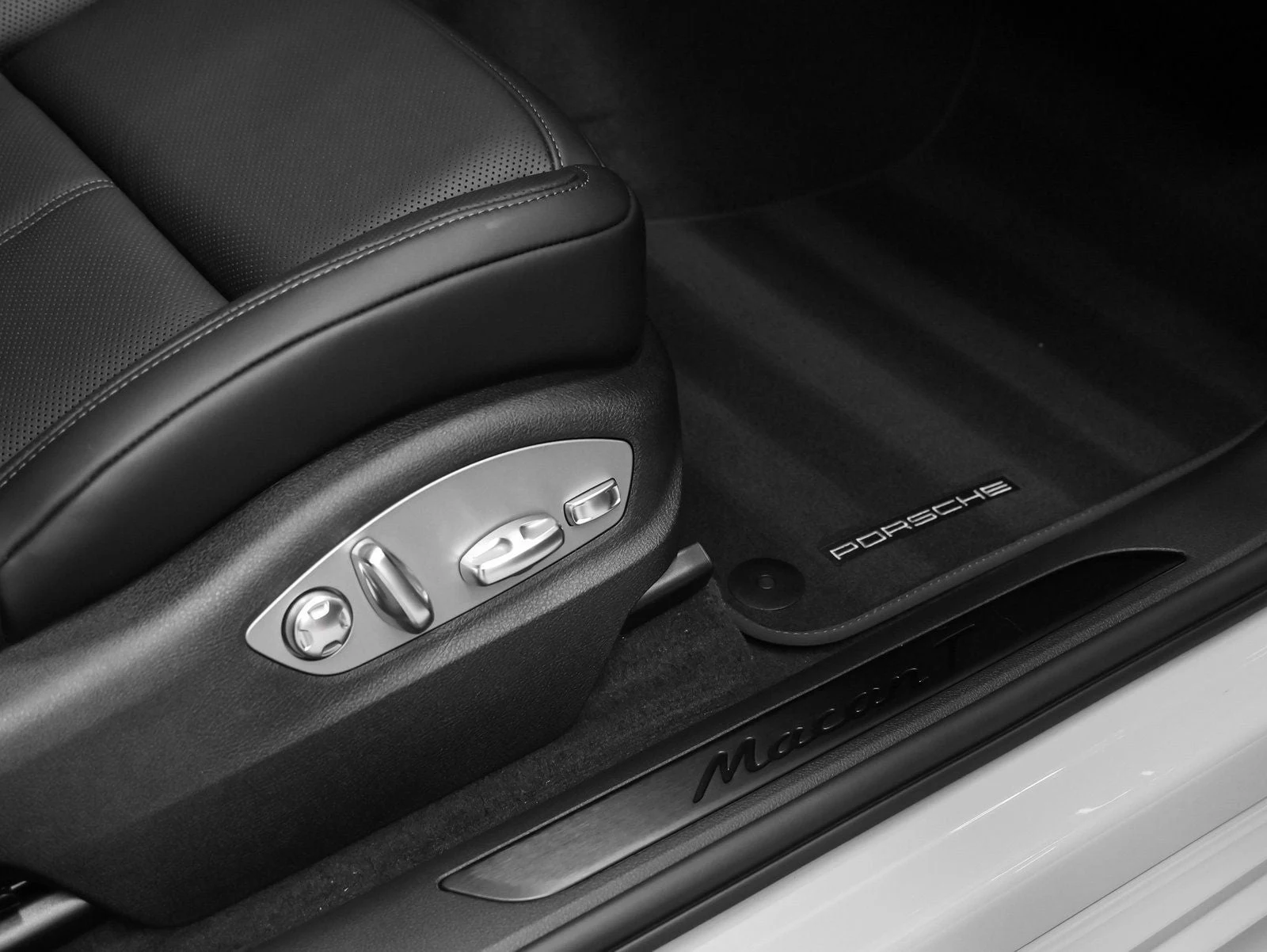 2026 Porsche Macan T (95B), 20/20