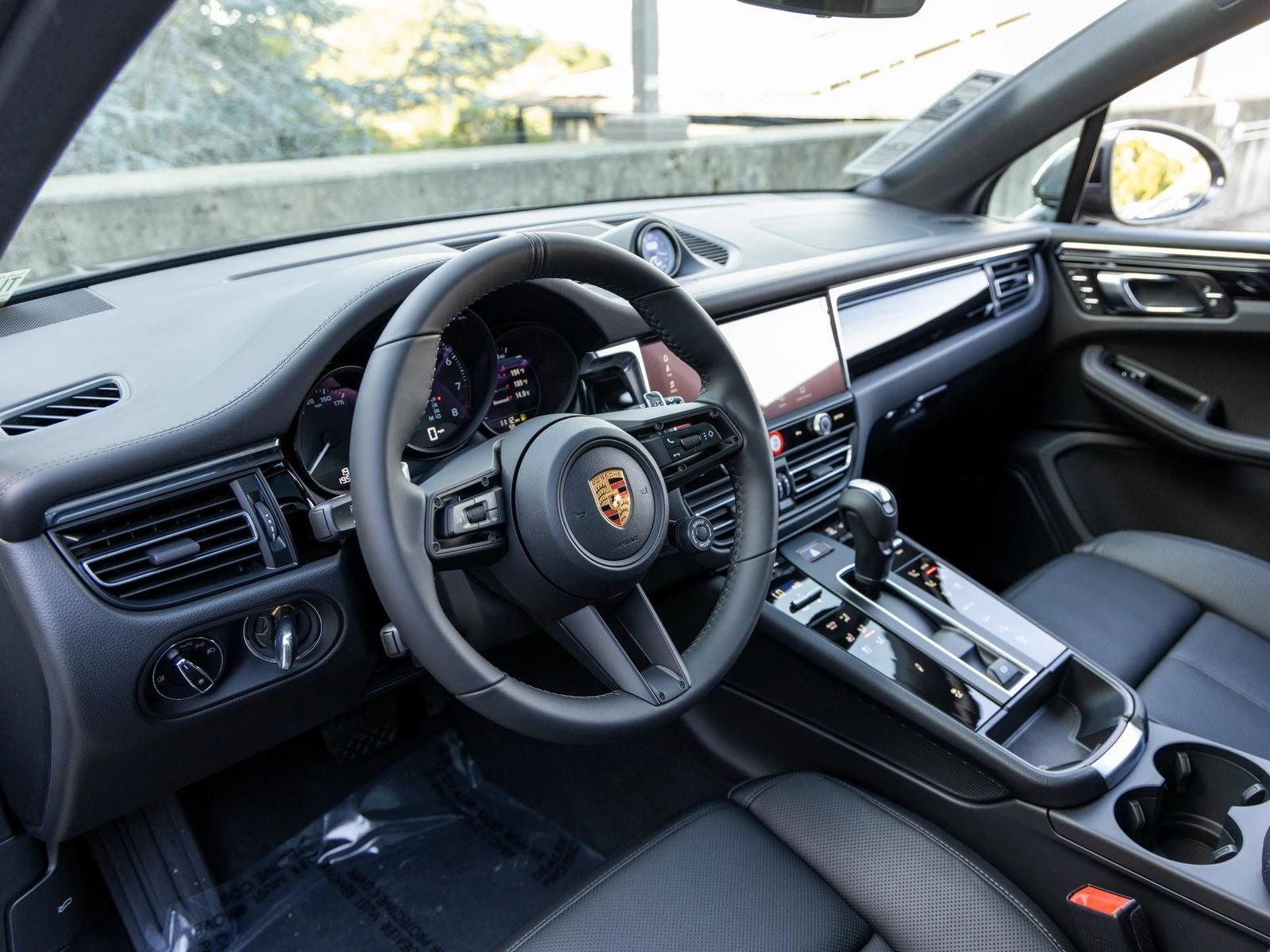2026 Porsche Macan T (95B), 4/20