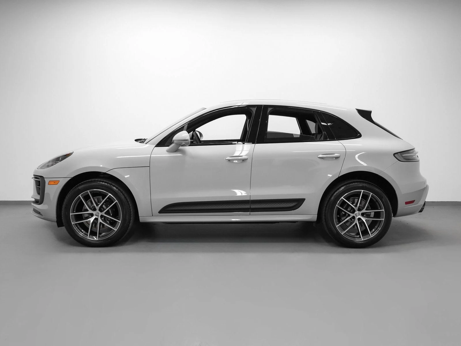 2026 Porsche Macan S (95B), 2/20