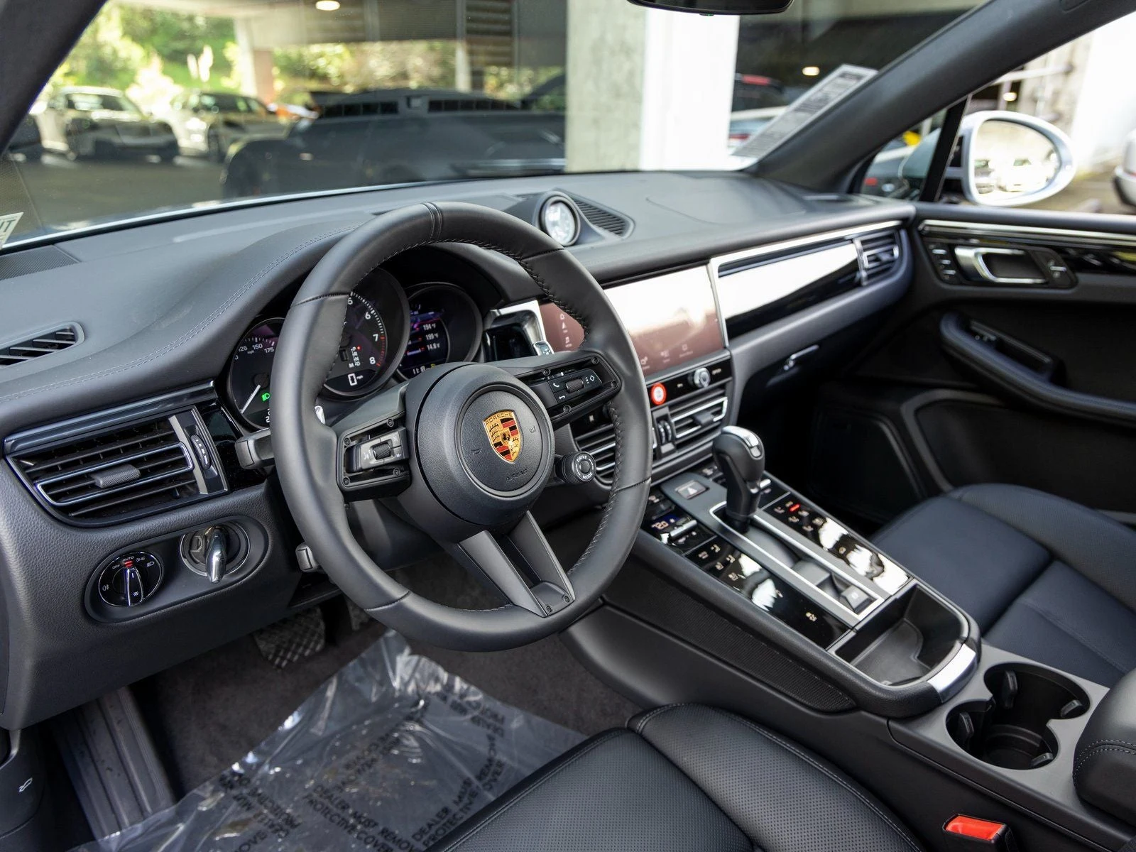 2026 Porsche Macan T (95B), 4/20