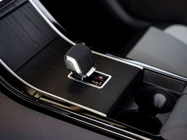 2026 Land Rover Range Rover Velar S (L560), 17/20