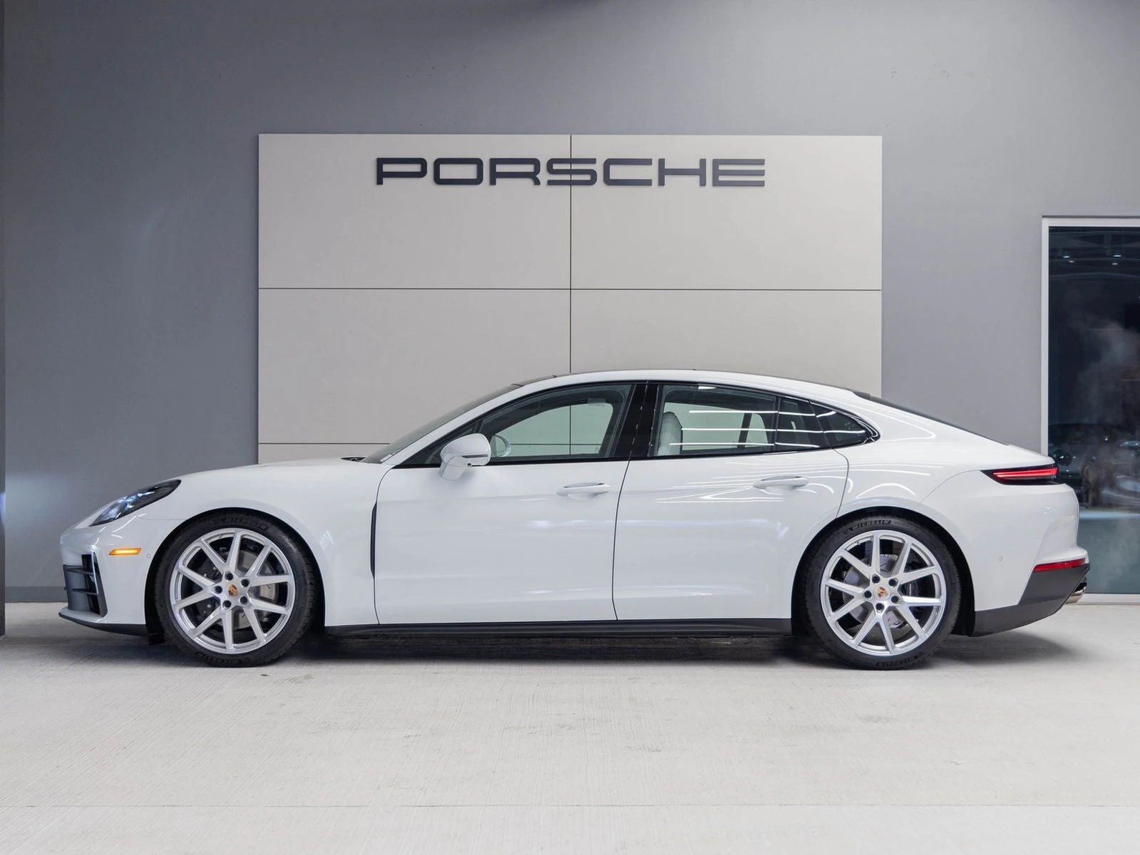 2026 Porsche Panamera 4 (976), 2/20