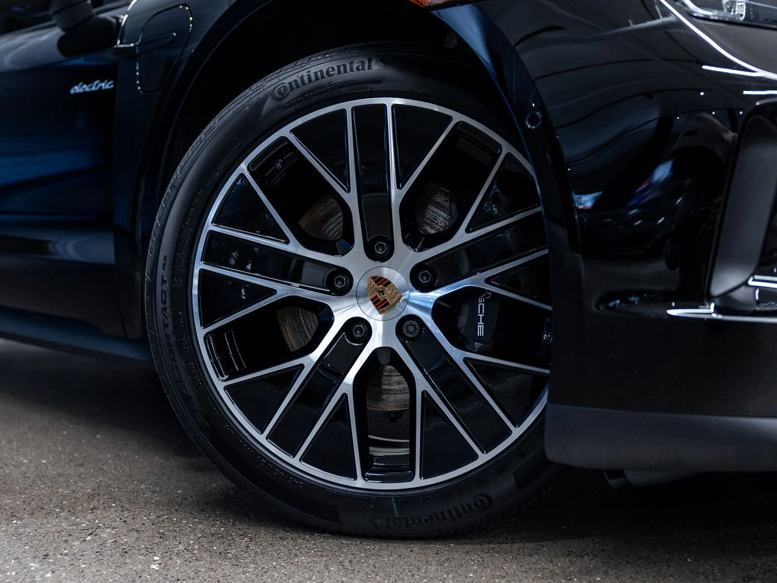 2026 Porsche Taycan Sedan (2025 Update), 17/20
