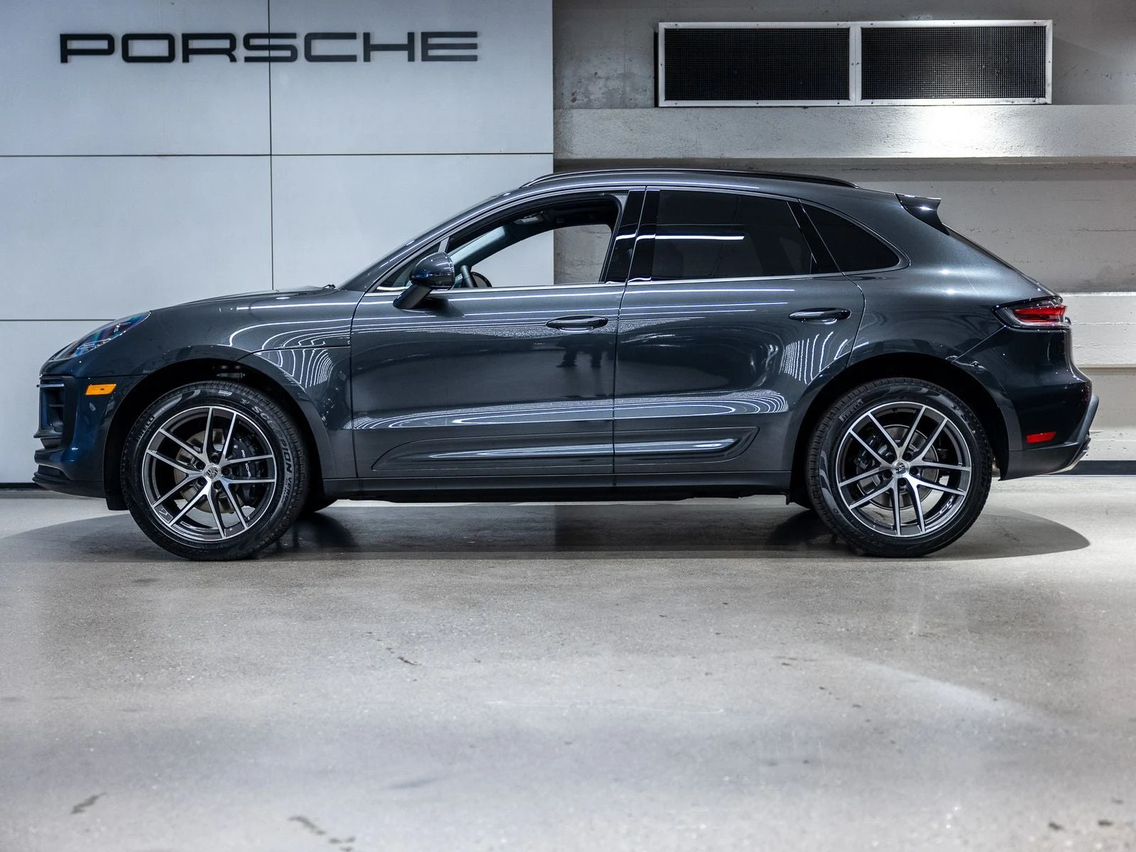 2026 Porsche Macan (95B), 2/20