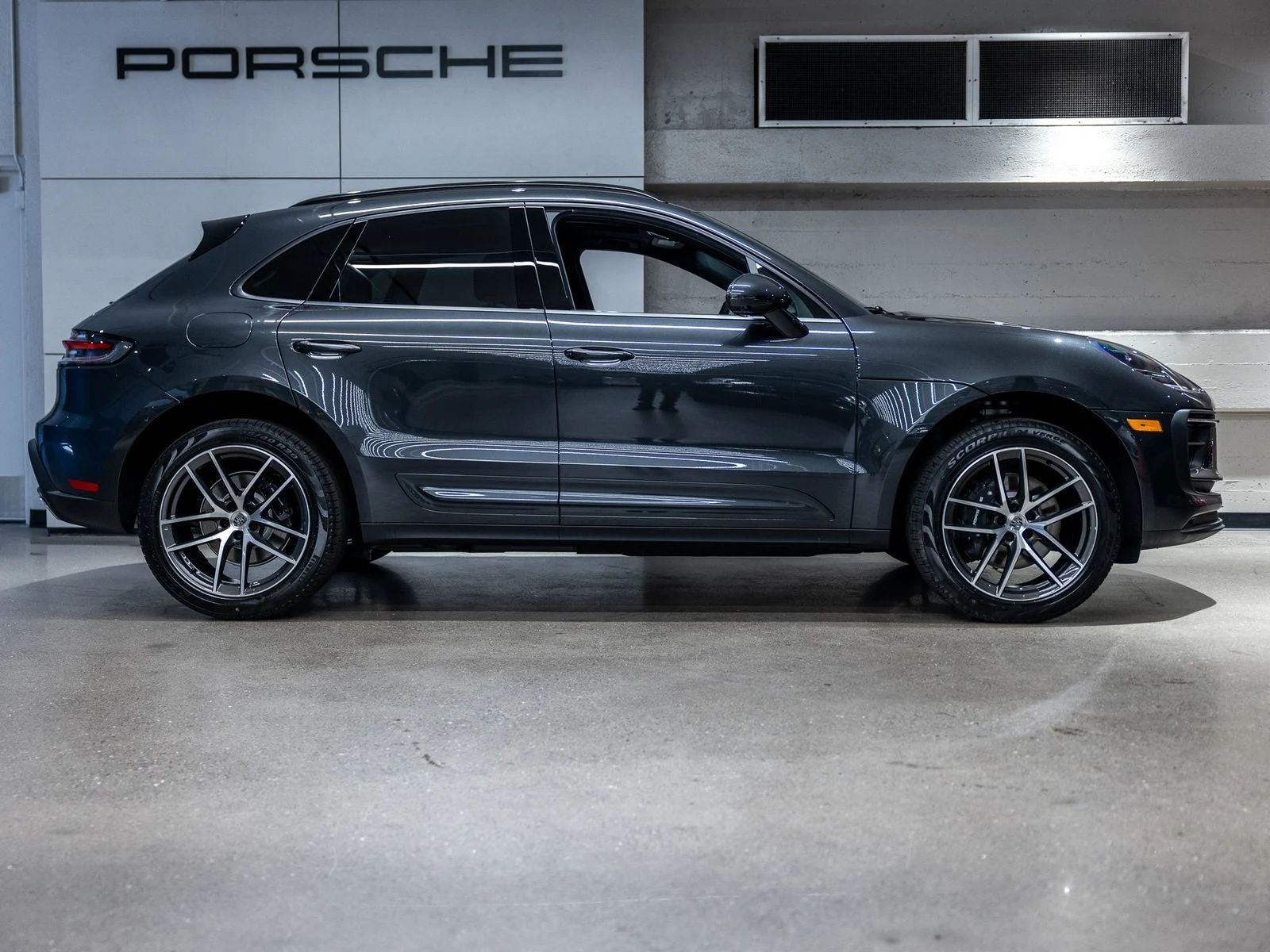 2026 Porsche Macan (95B), 9/20