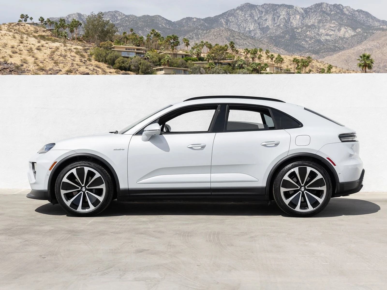 2026 Porsche Macan Electric (XAB), 2/20
