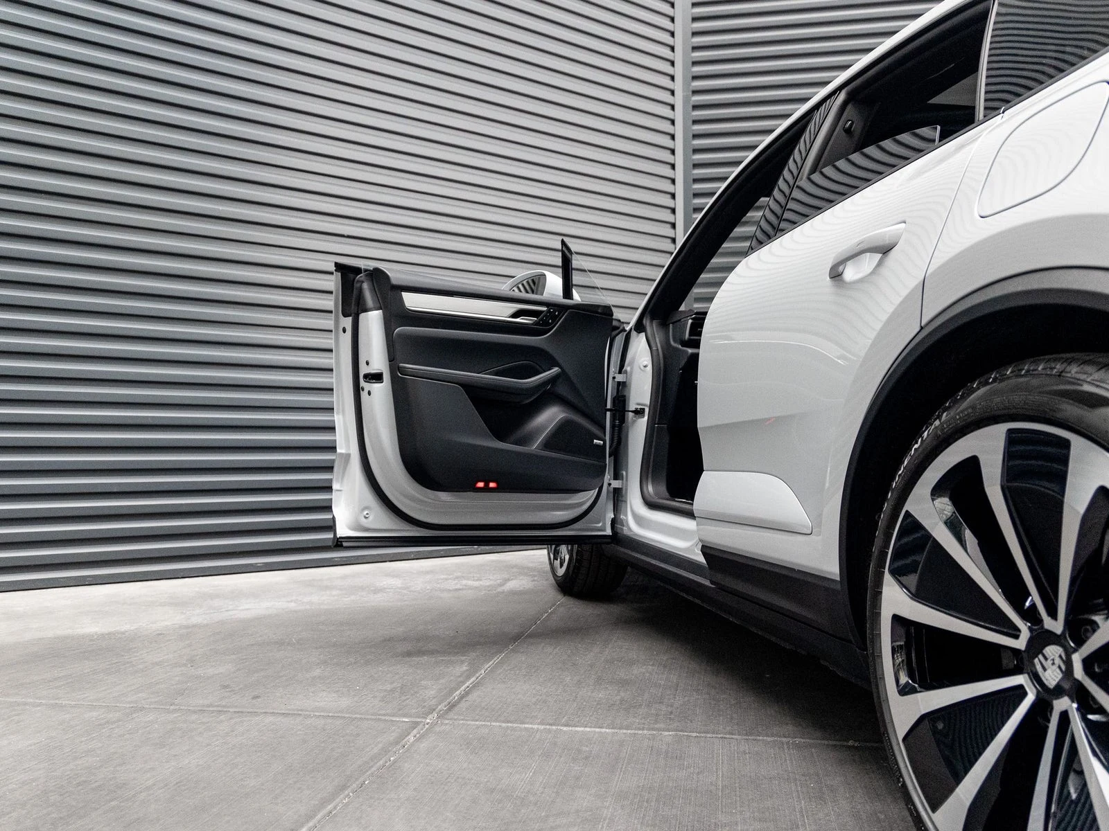 2026 Porsche Macan Electric (XAB), 14/20