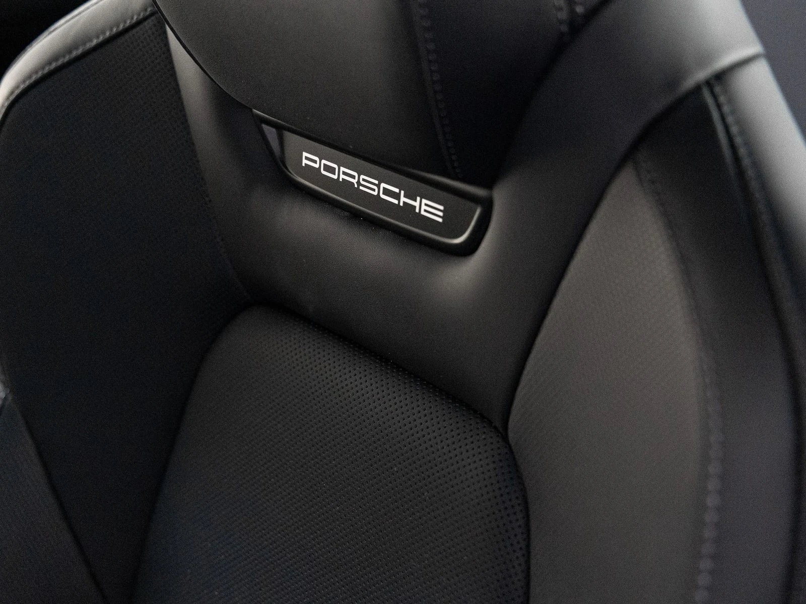 2026 Porsche Macan Electric (XAB), 16/20