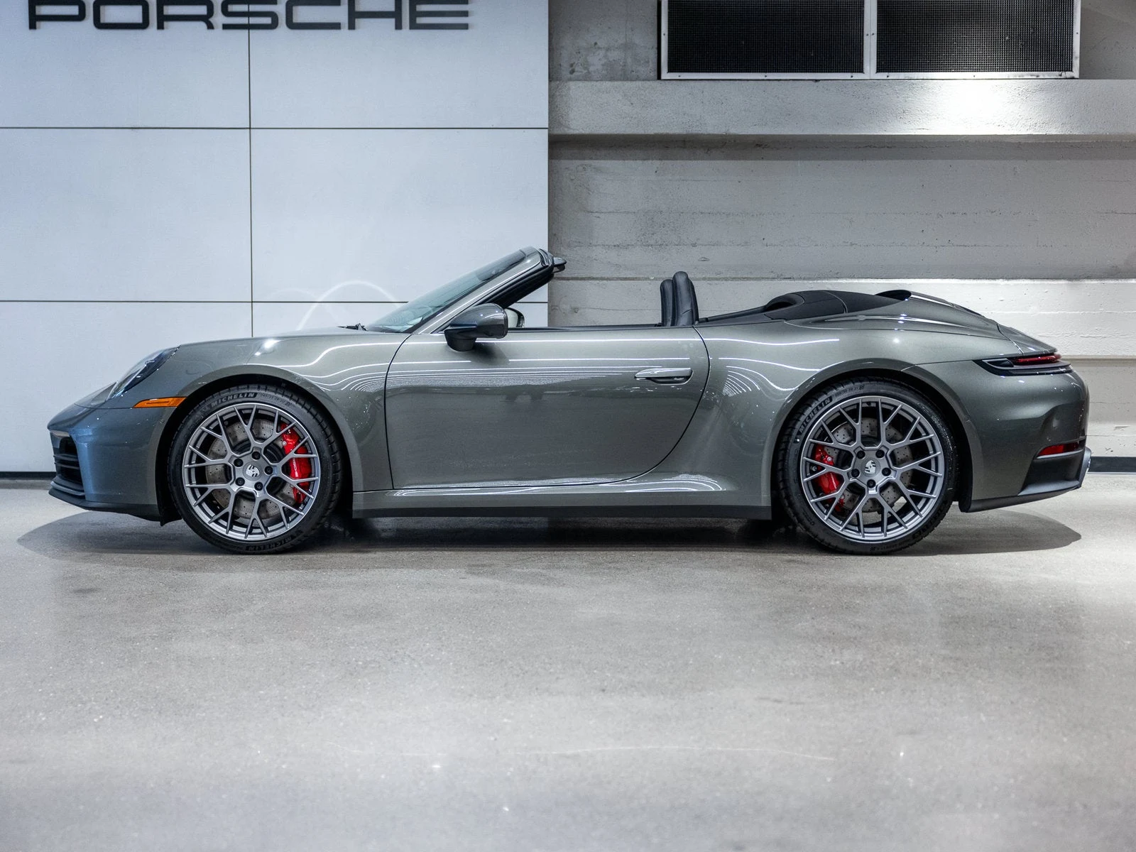 2026 Porsche 911 (992.2) Carrera S Cabriolet, 2/20