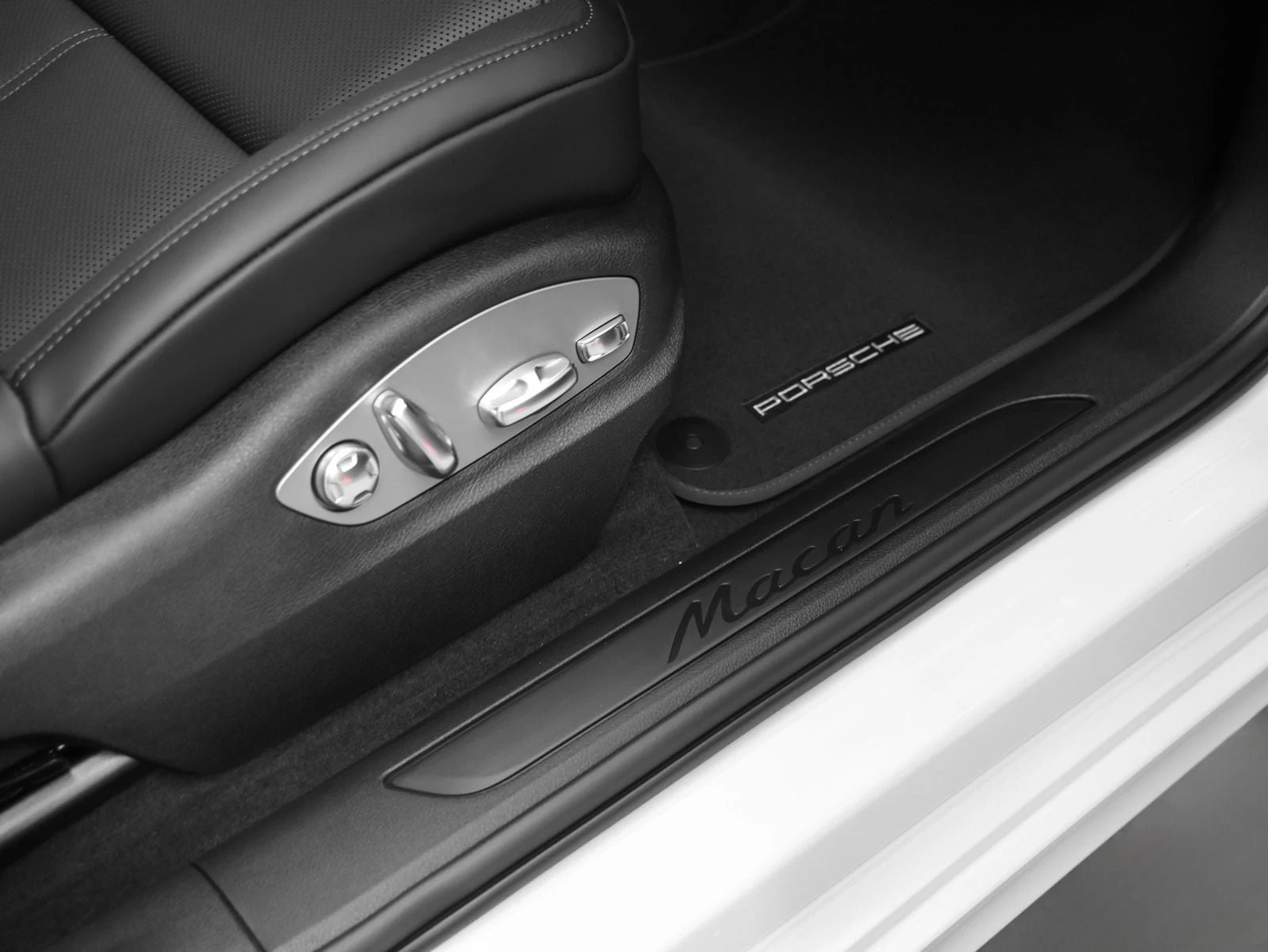 2026 Porsche Macan (95B), 18/20