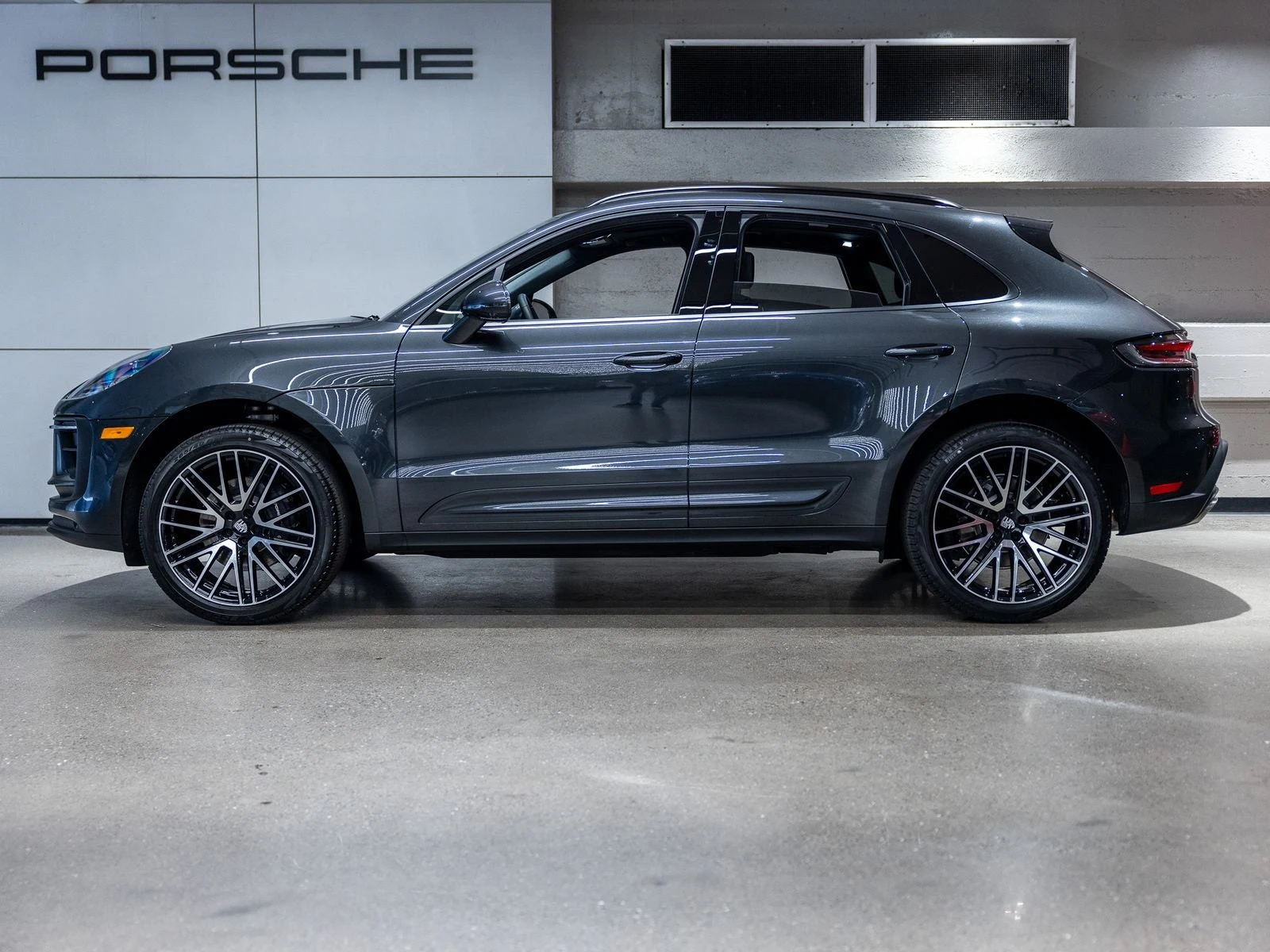 2026 Porsche Macan (95B), 2/20
