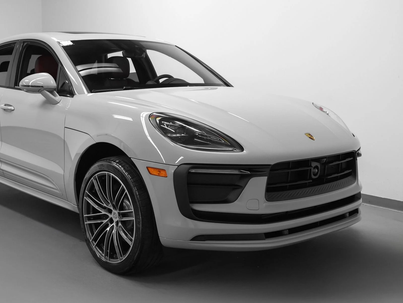 2026 Porsche Macan (95B), 8/20