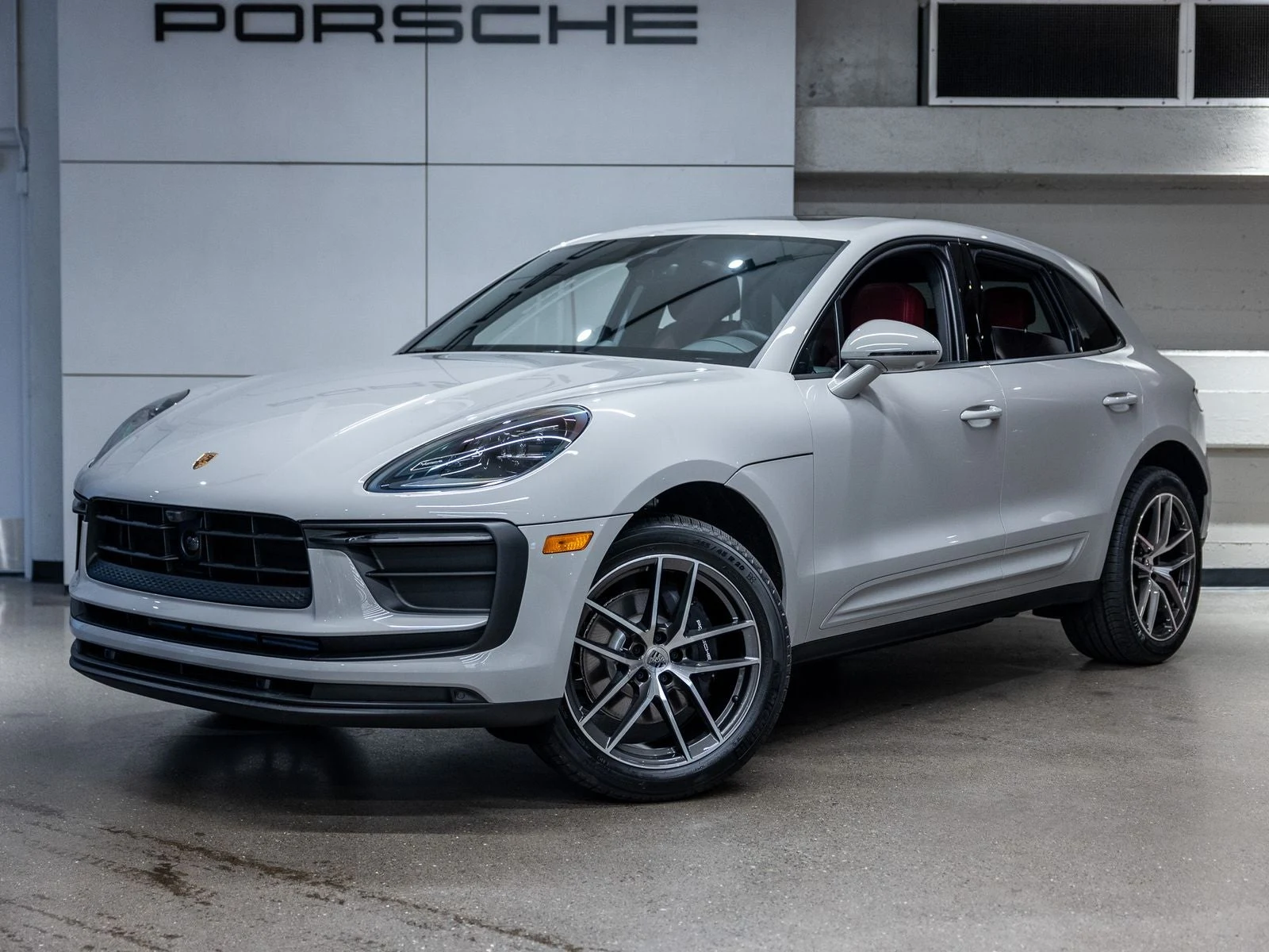 Porsche Macan (95B) · Chalk · Indigo Auto Group