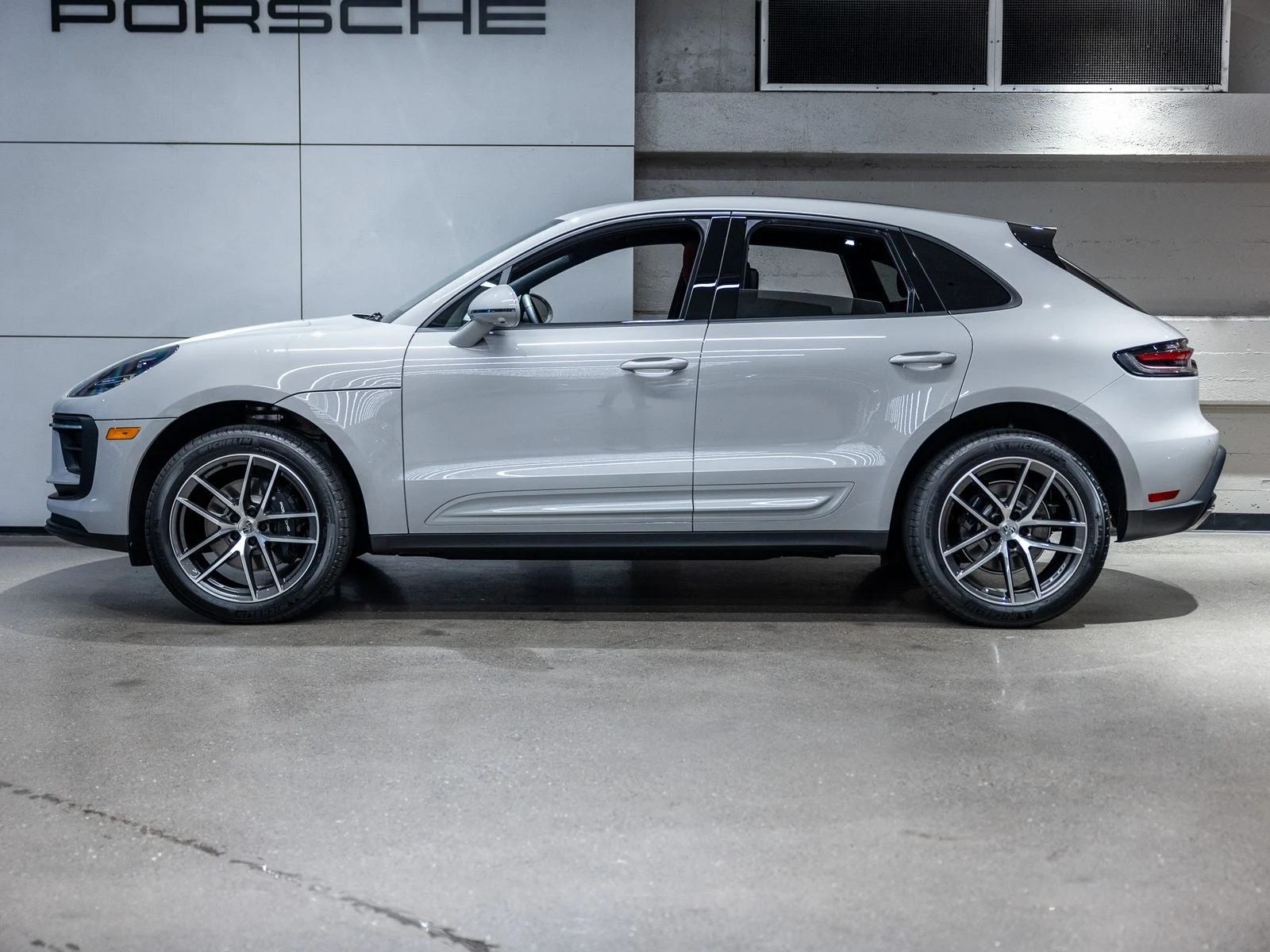 2026 Porsche Macan (95B), 2/20