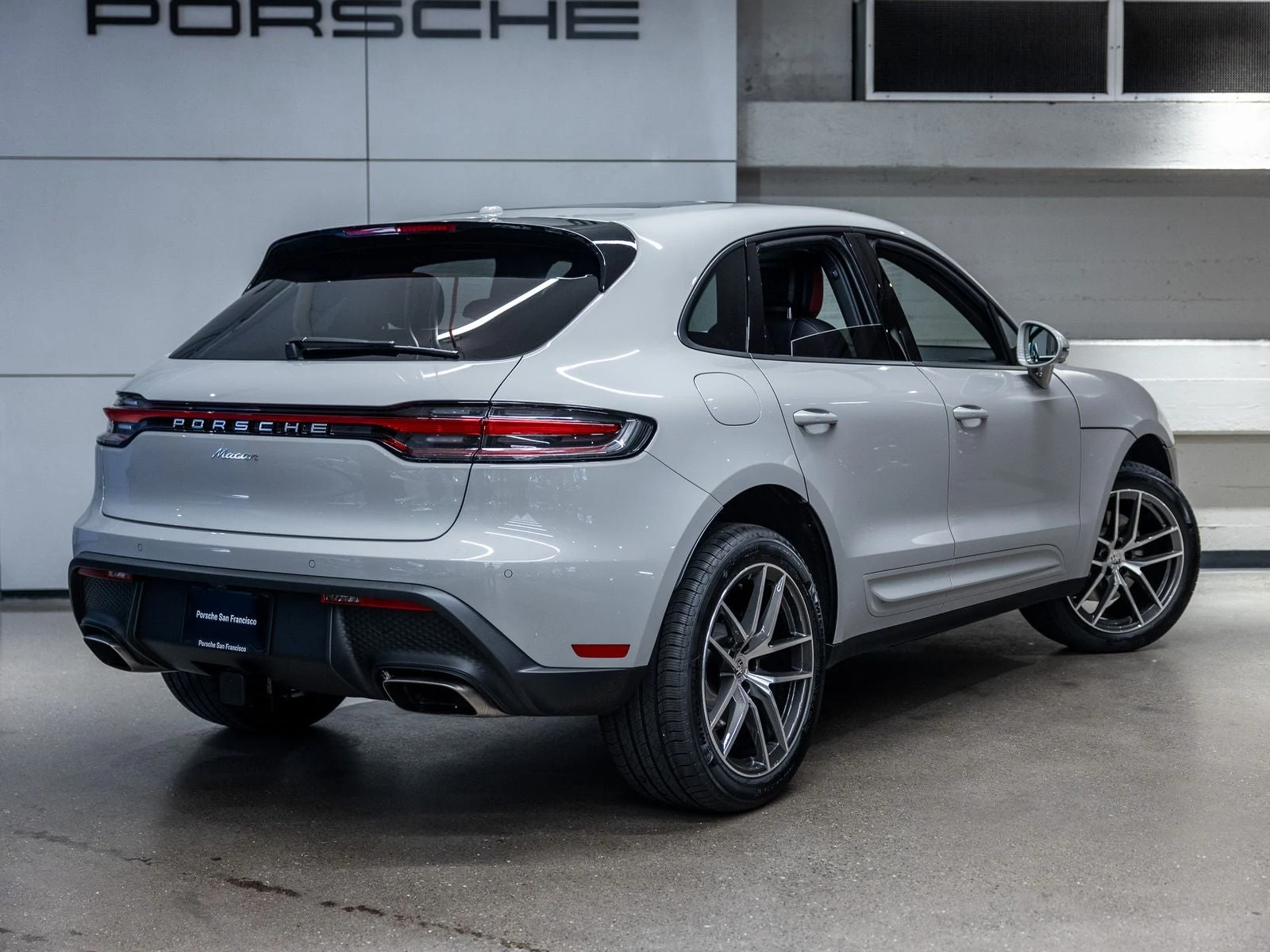 2026 Porsche Macan (95B), 8/20