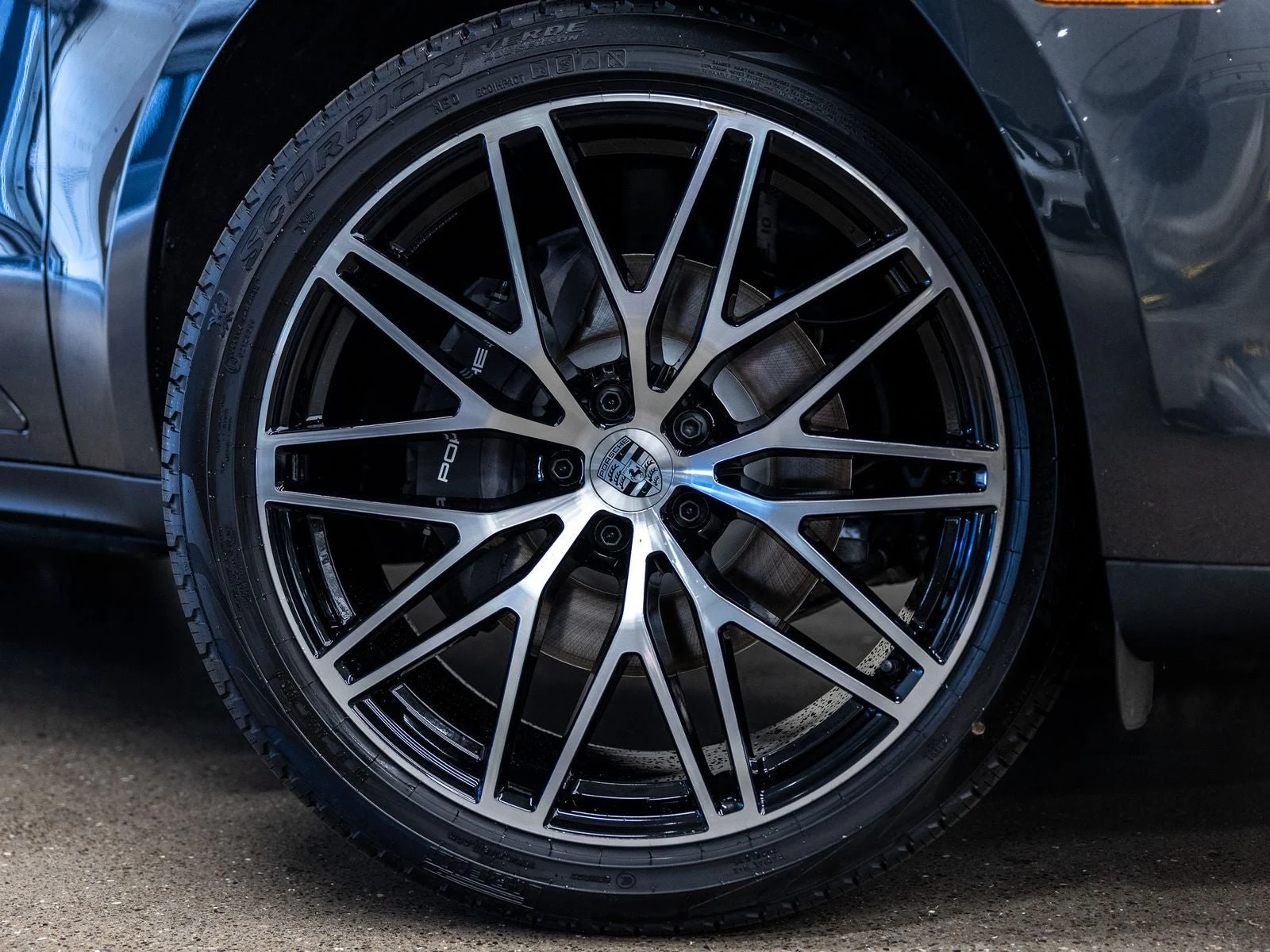 2026 Porsche Macan (95B), 19/20