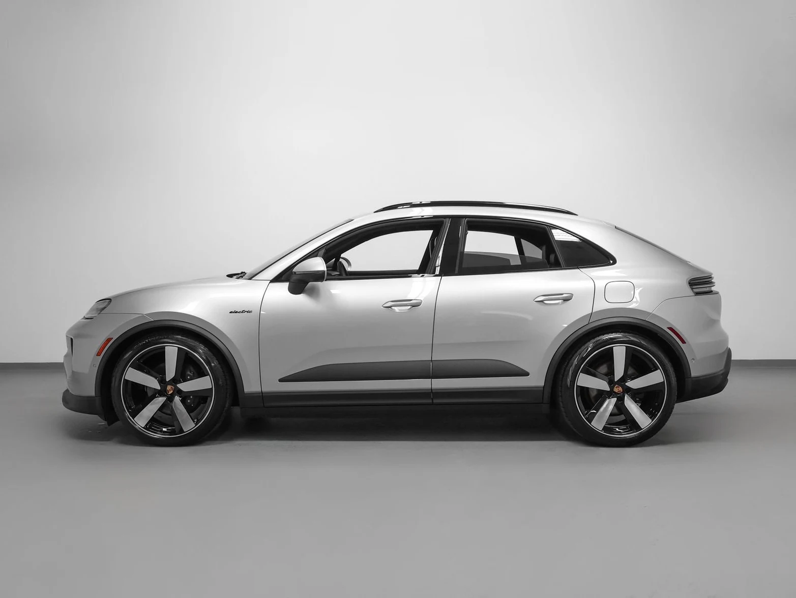 2026 Porsche Macan 4 Electric (XAB), 2/20